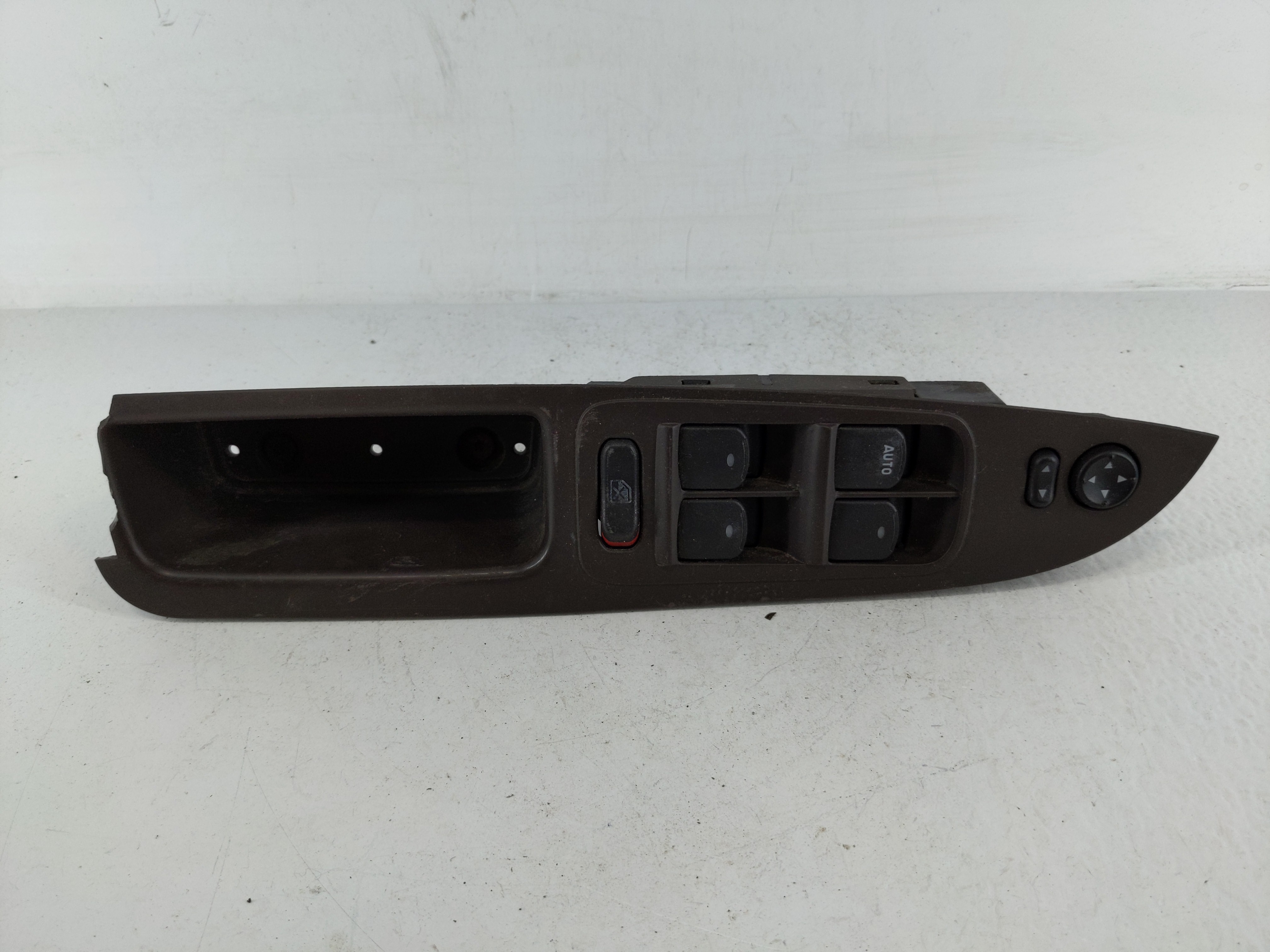 2010-2011 Chevrolet Malibu Driver Left Door Master Power Window Switch 1152362 - Oemusedautoparts1.com