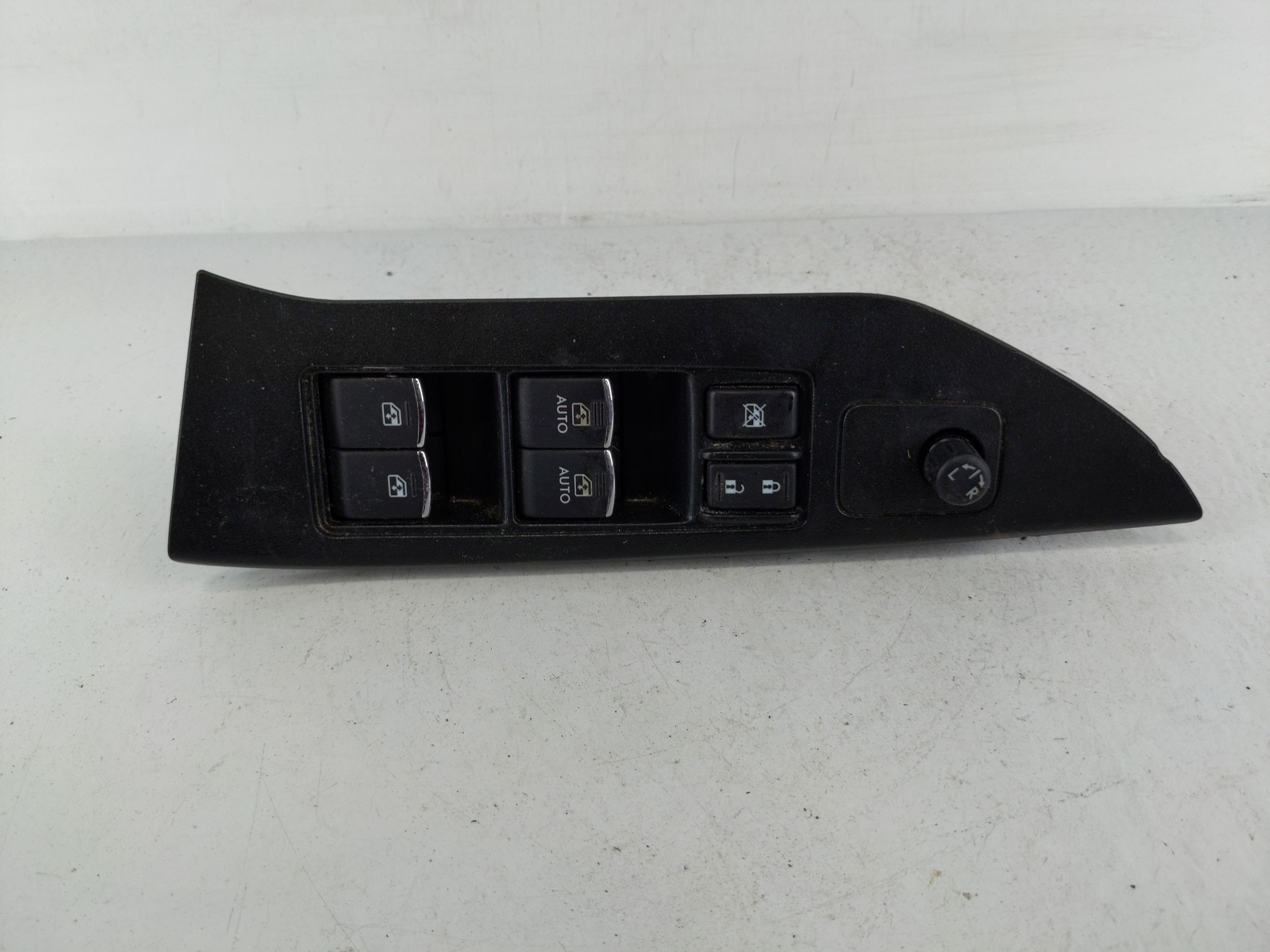 Picture of 2017 Subaru Forester Driver Left Door Master Power Window Switch 1152366