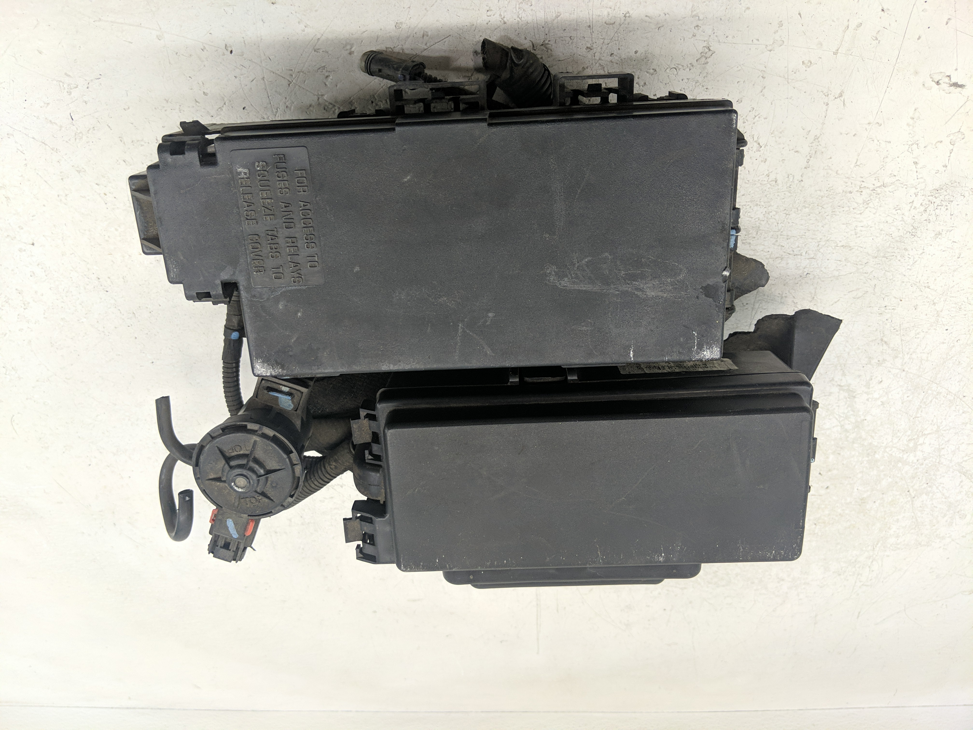 2002-2010 Mercury Mountaineer Fusebox Fuse Box Relay Module P04693221af 1152383 - Oemusedautoparts1.com