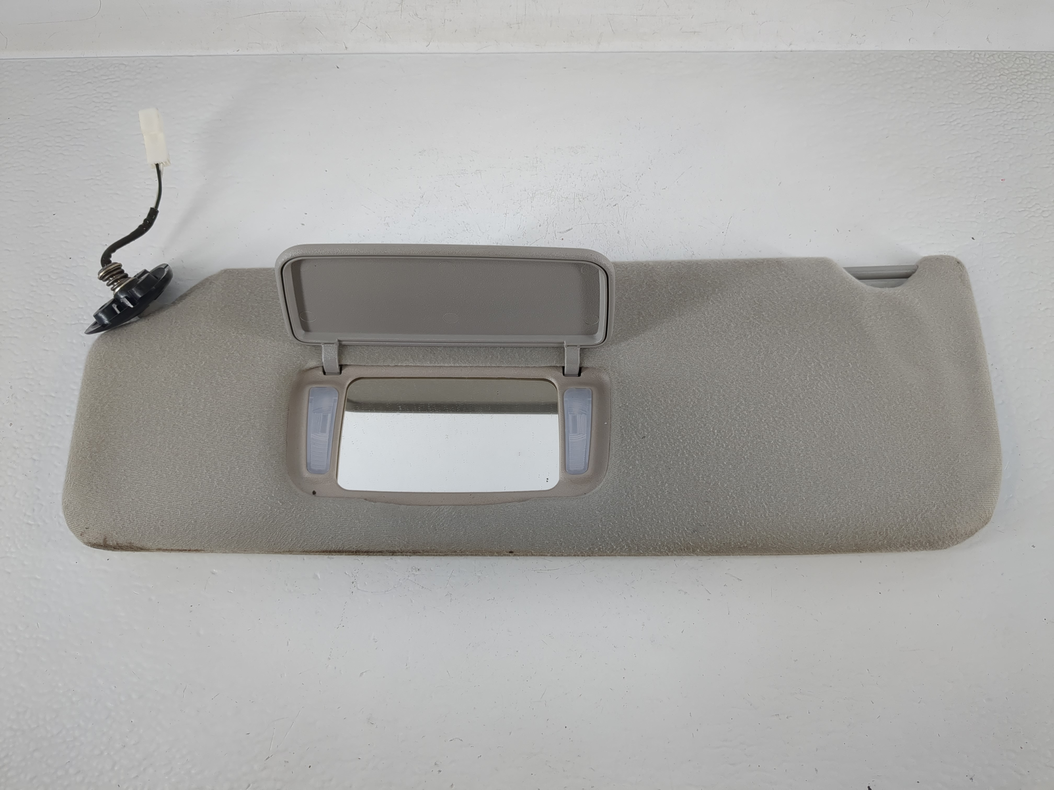 2005-2010 Toyota Sienna Driver Sun Visor Mirror Left Sunvisor Gray 1152412 - Oemusedautoparts1.com