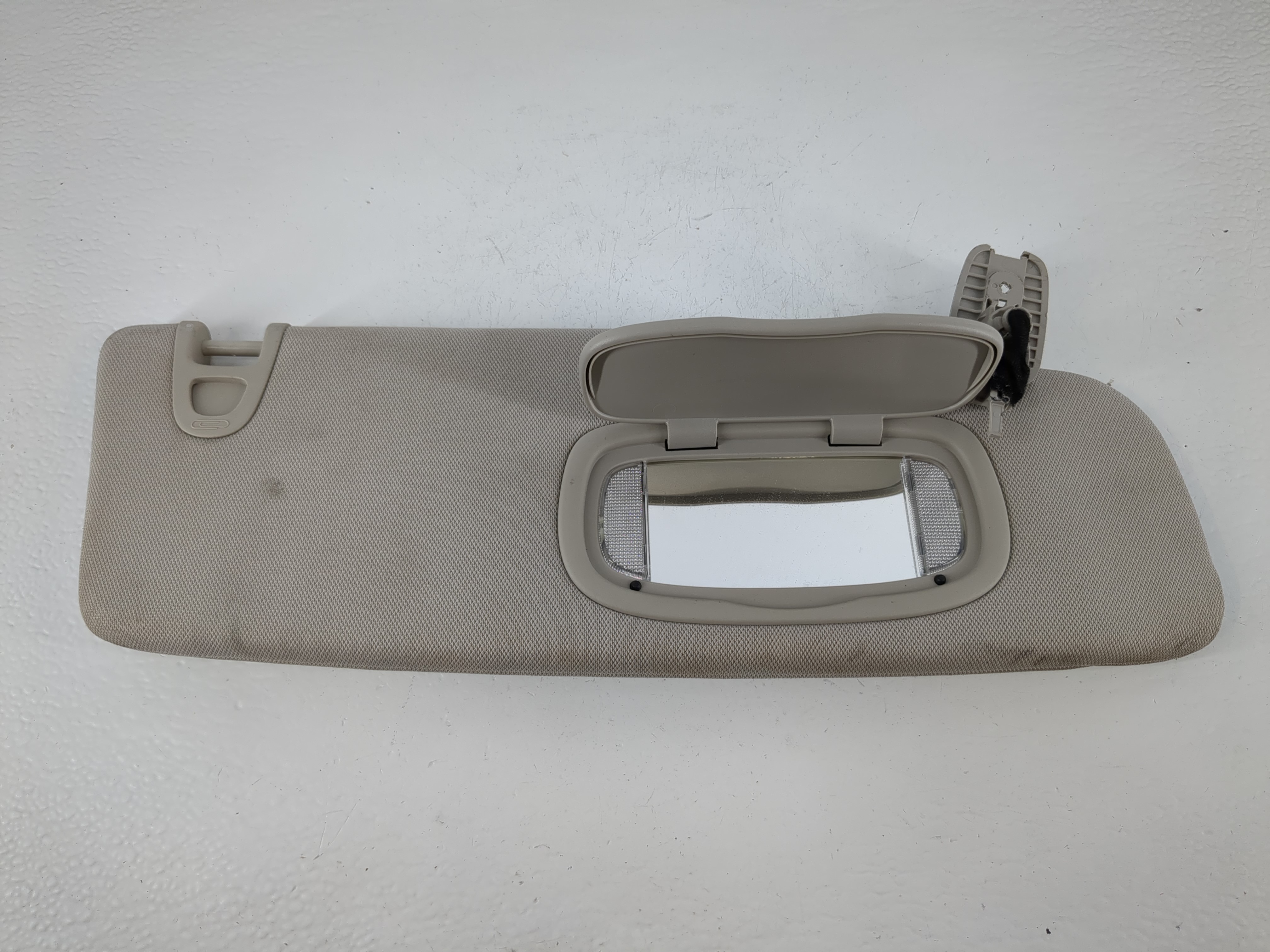 2017-2020 Chrysler Pacifica Passenger Sun Visor Mirror Right Sunvisor 1152416 - Oemusedautoparts1.com