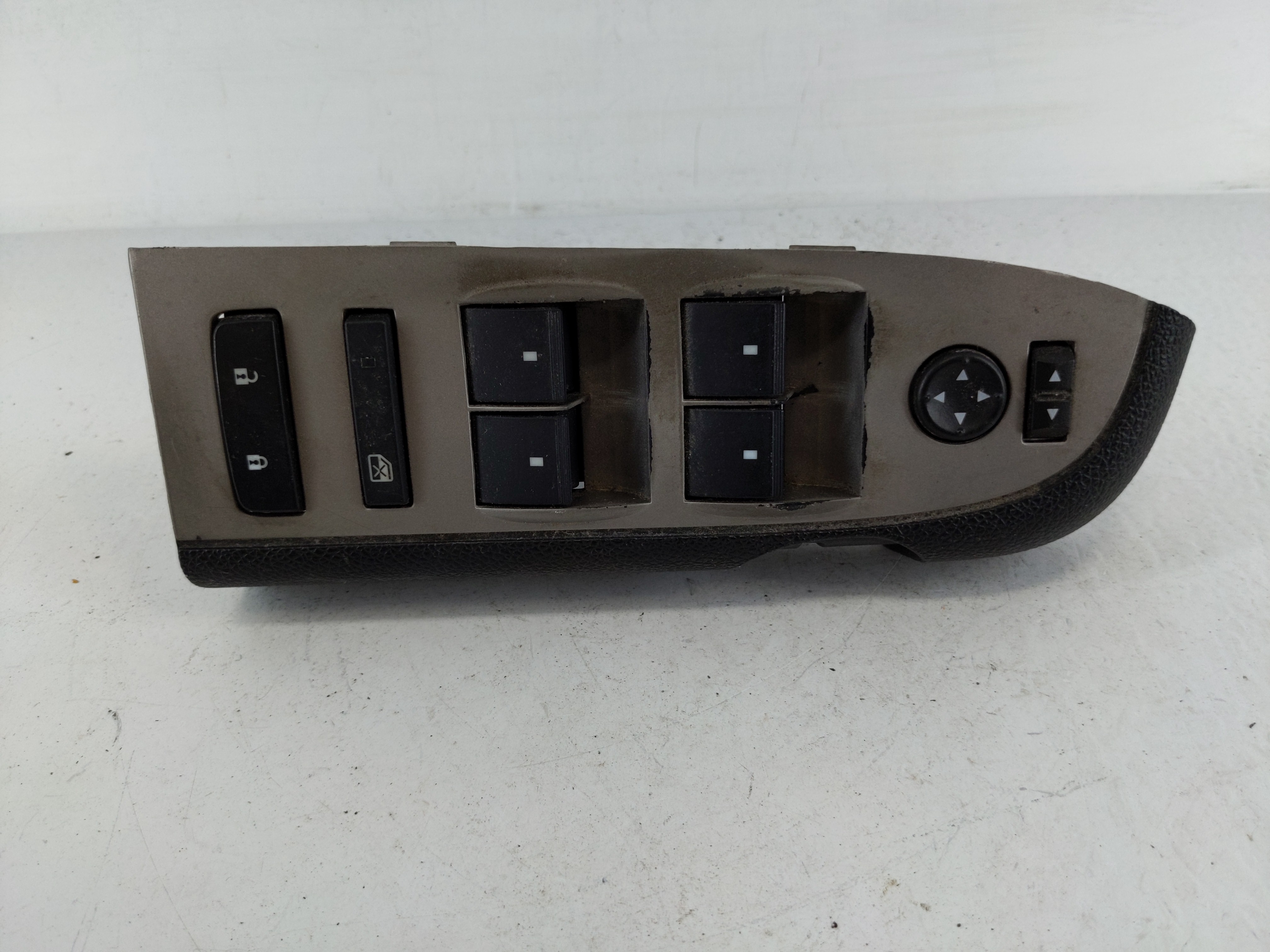 Picture of 2011 Gmc Sierra 1500 Driver Left Door Master Power Window Switch 1152476