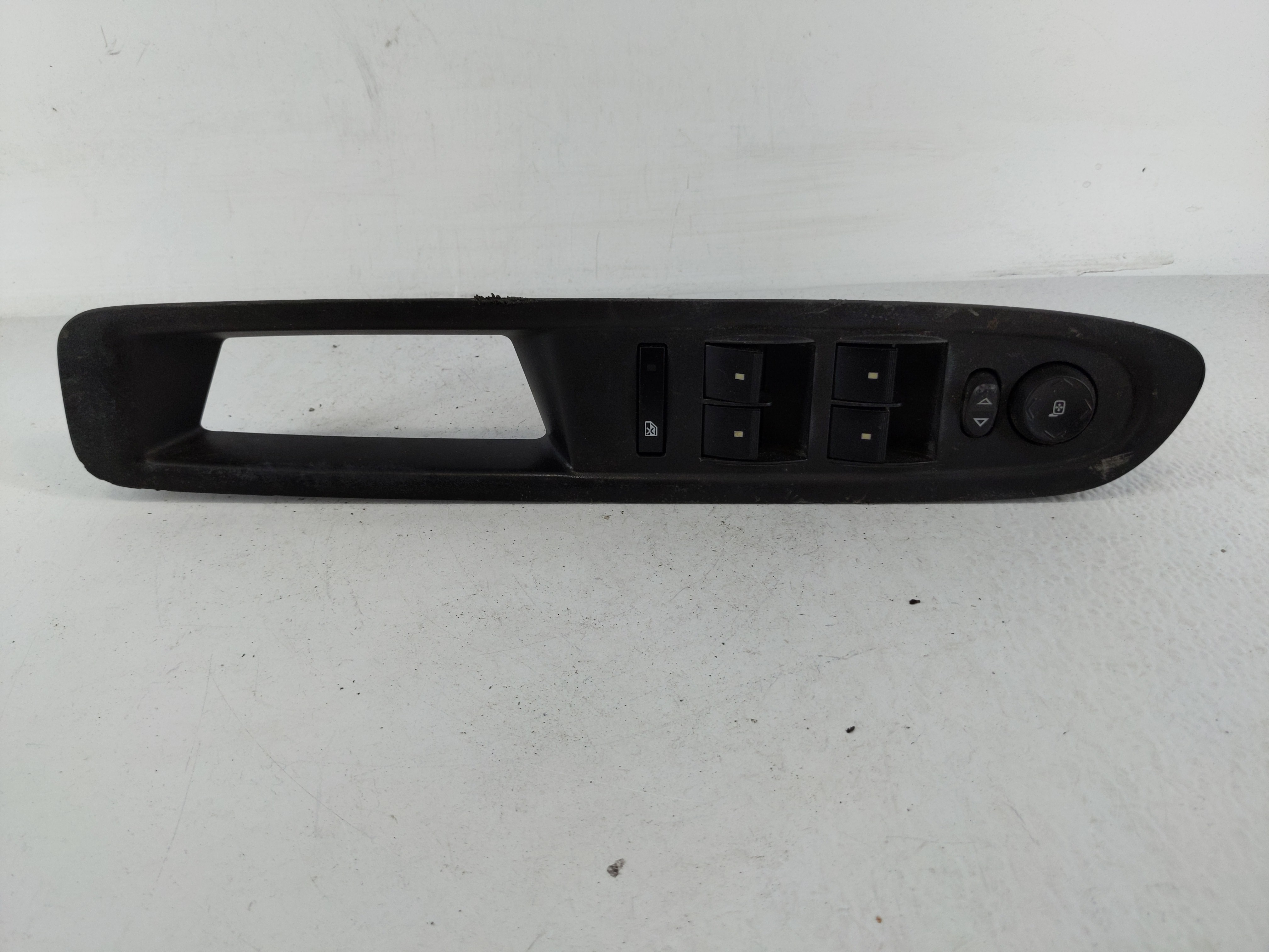 2009-2017 Chevrolet Traverse Driver Left Door Master Power Window Switch 1152479 - Oemusedautoparts1.com