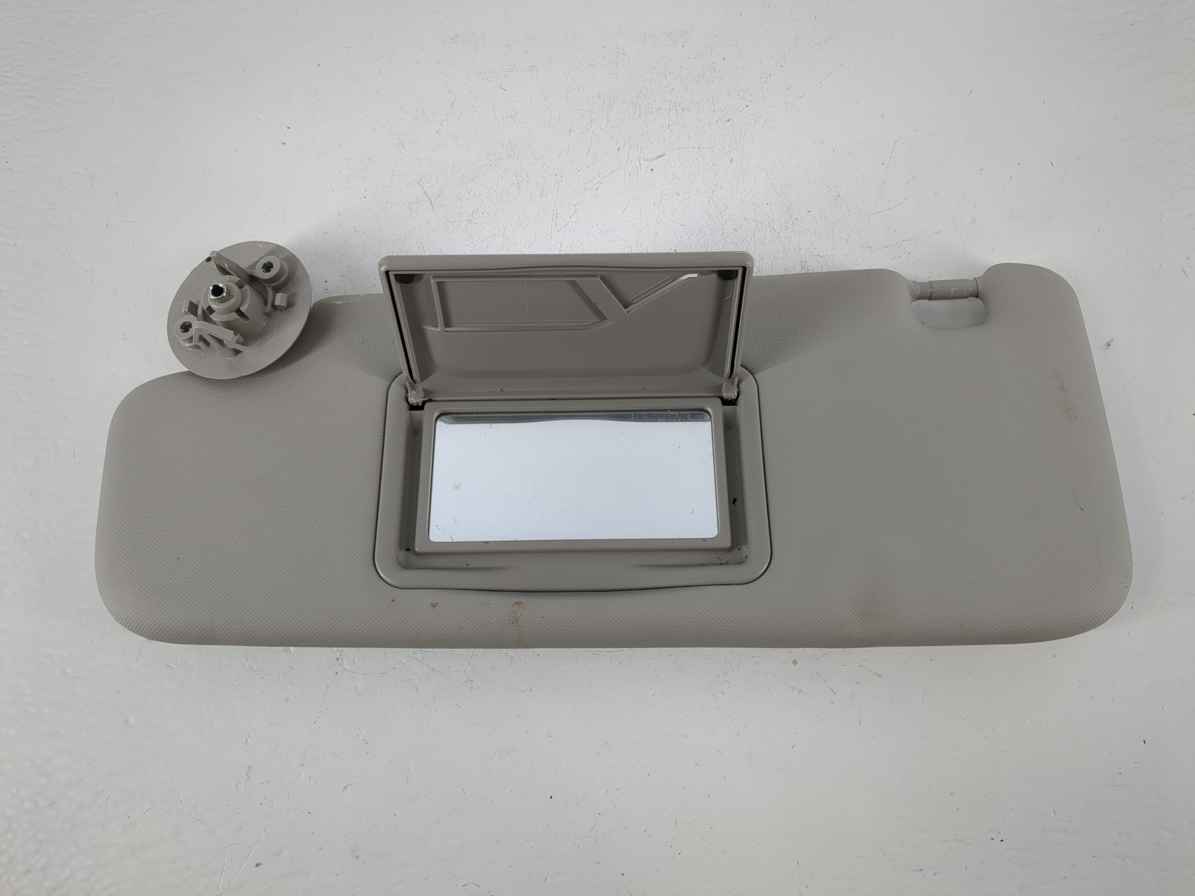 2012-2019 Chevrolet Sonic Passenger Sun Visor Mirror Right Sunvisor 1152497 - Oemusedautoparts1.com