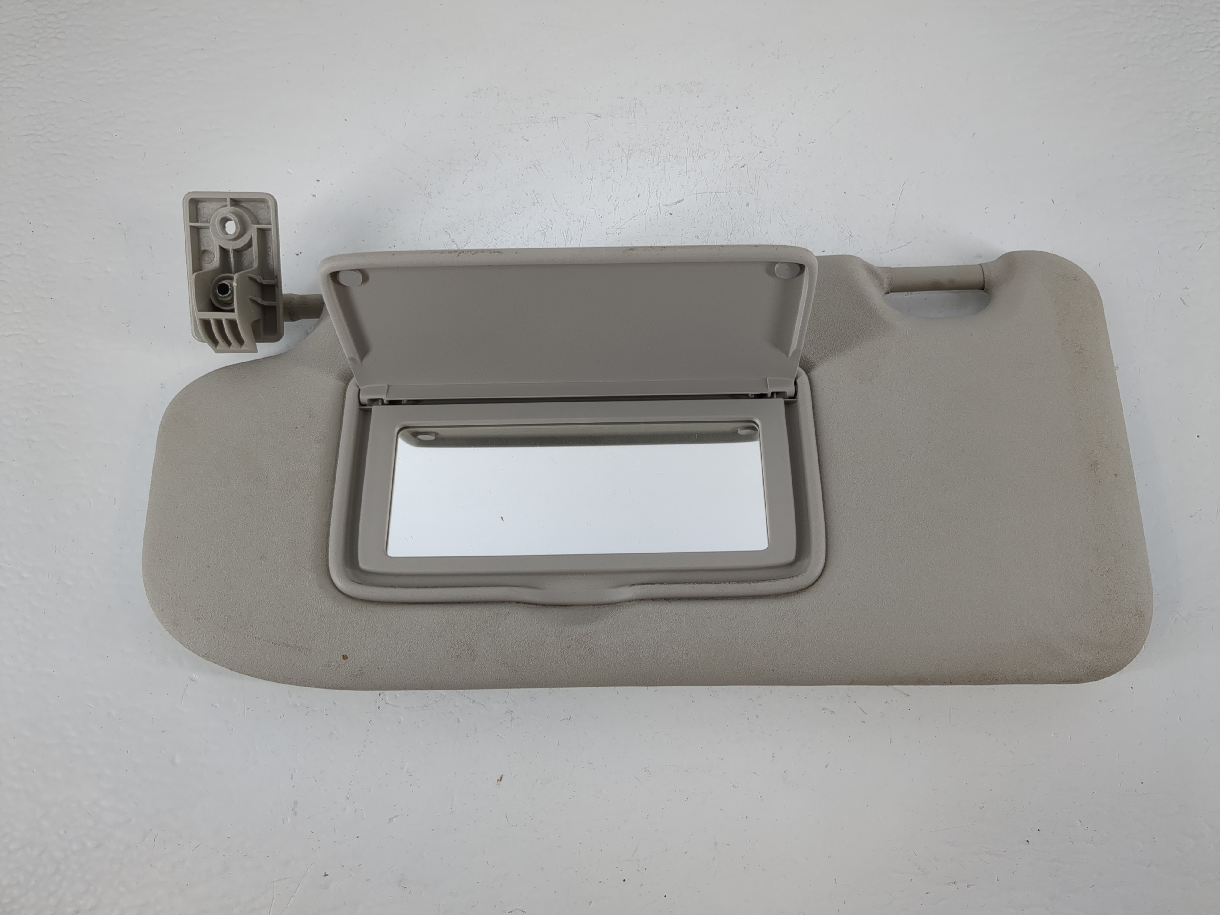 Nissan Rogue Driver Sun Visor Mirror Left Sunvisor Gray 1152502 - Oemusedautoparts1.com