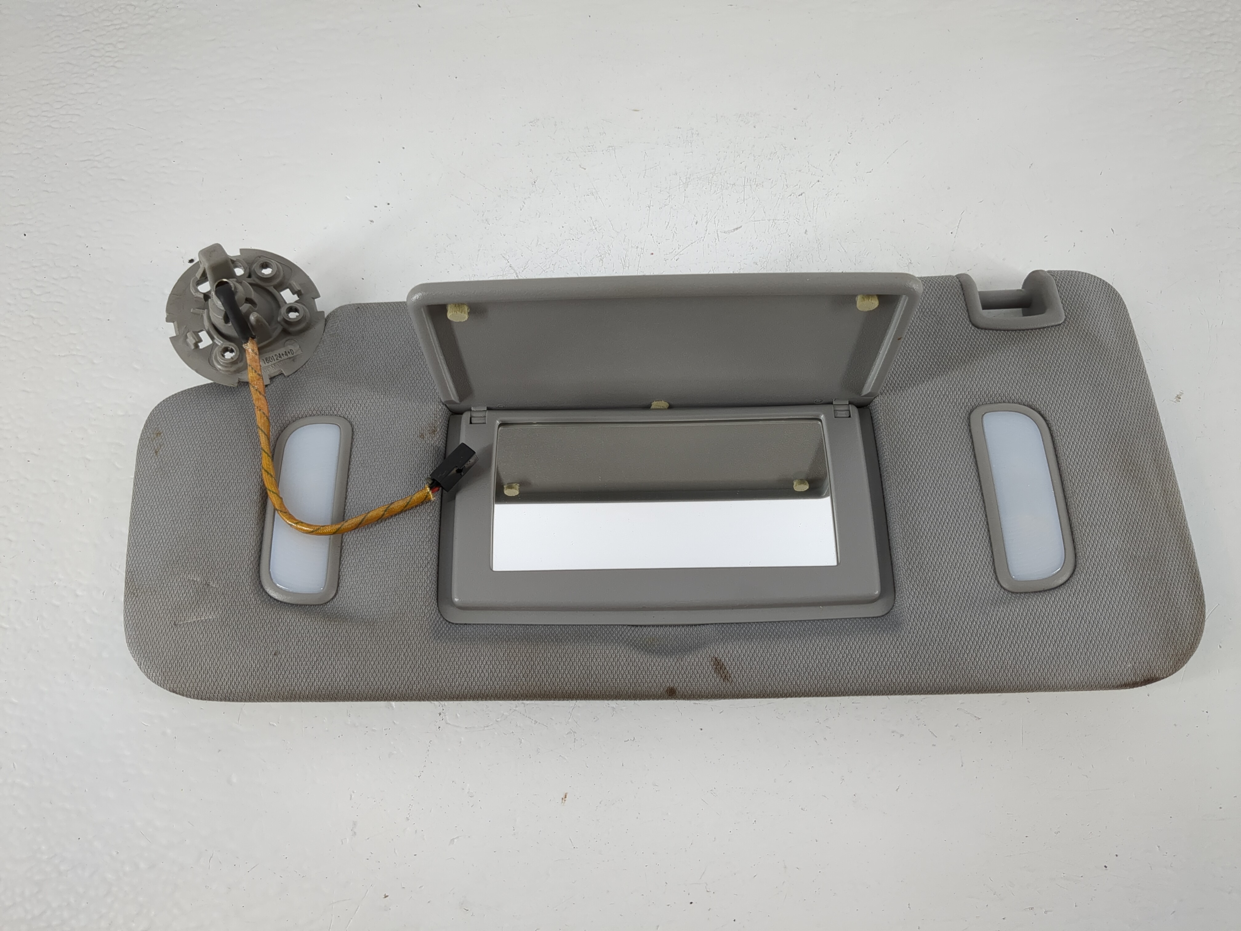 Picture of 2017-2019 Gmc Acadia Driver Sun Visor Mirror Left Sunvisor Gray 1152552