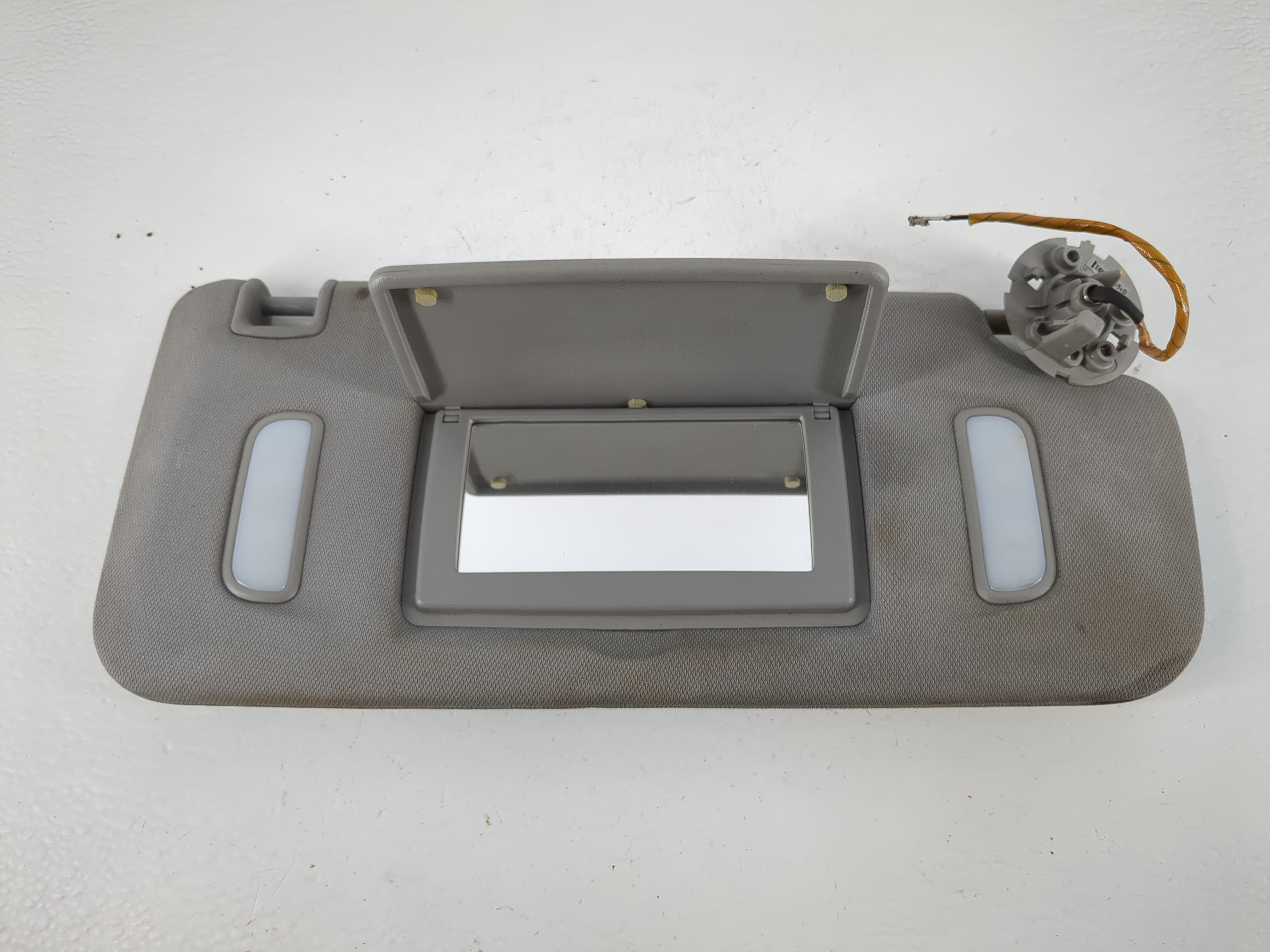 Picture of 2017-2019 Gmc Acadia Passenger Sun Visor Mirror Right Sunvisor Gray 1152553