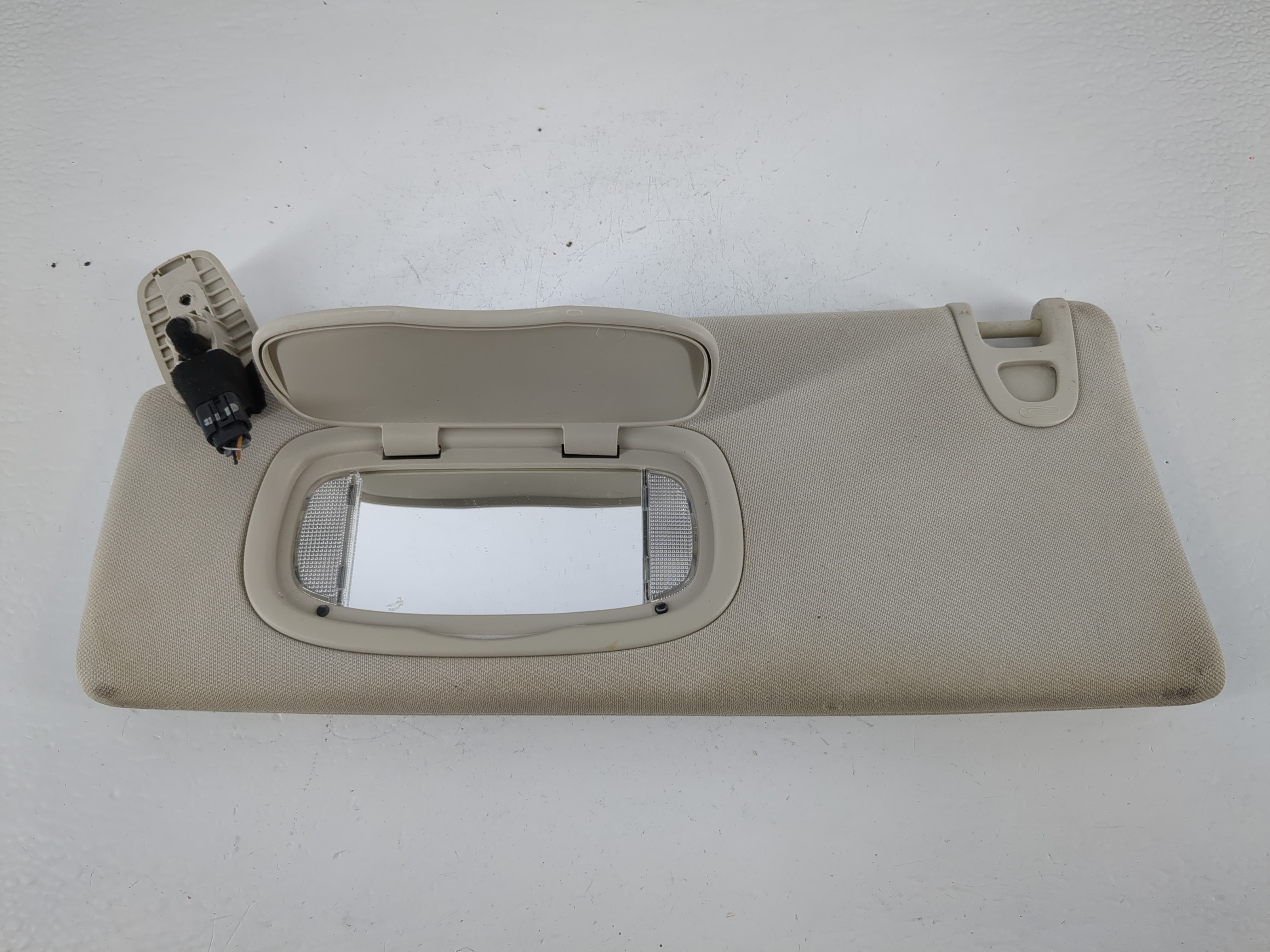 Picture of 2014-2018 Jeep Cherokee Driver Sun Visor Mirror Left Sunvisor Gray 1152560