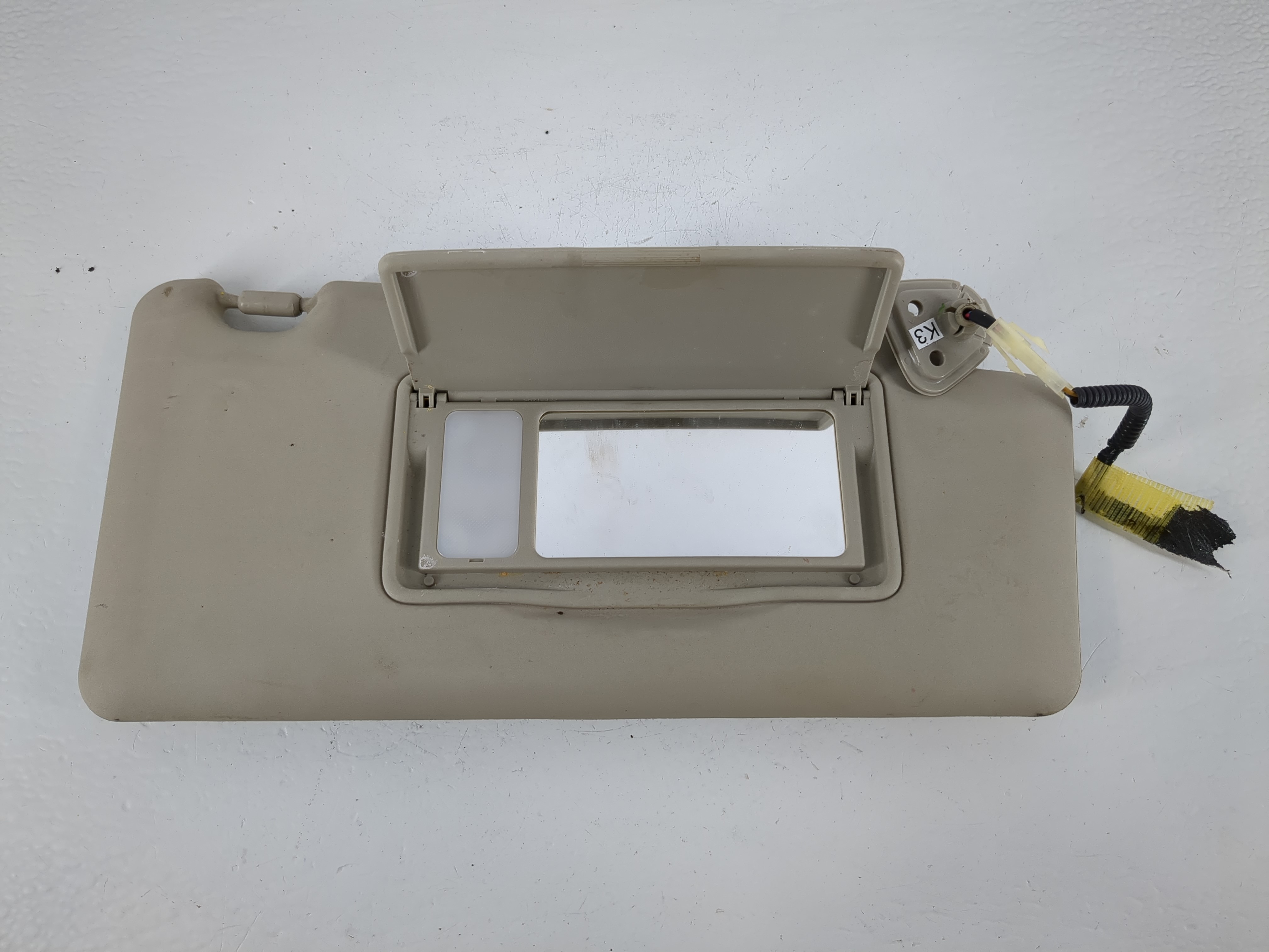2008-2015 Nissan Rogue Passenger Sun Visor Mirror Right Sunvisor Gray 1152561 - Oemusedautoparts1.com