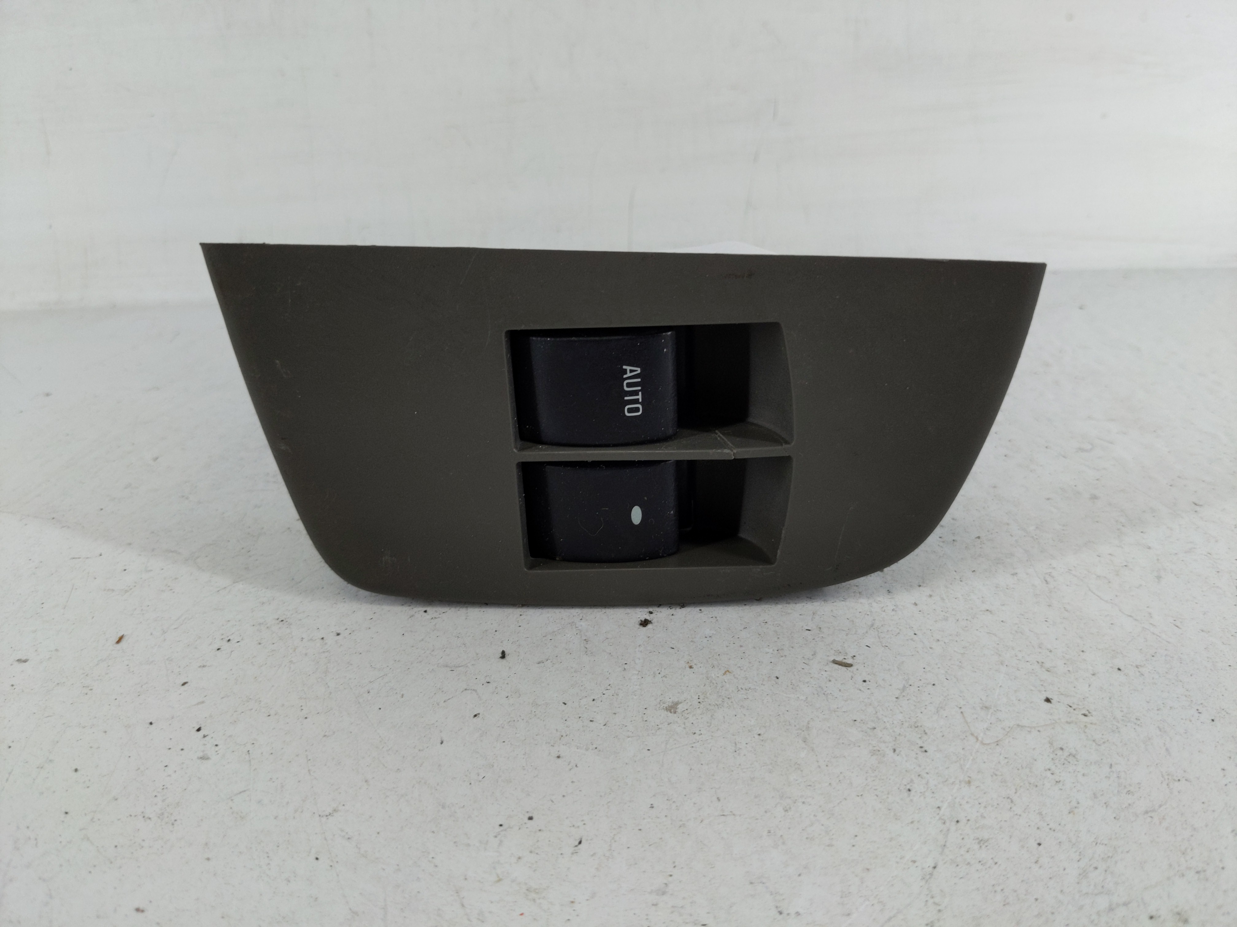 2008 Chevrolet Express 2500 Driver Left Door Master Power Window Switch 1152640 - Oemusedautoparts1.com