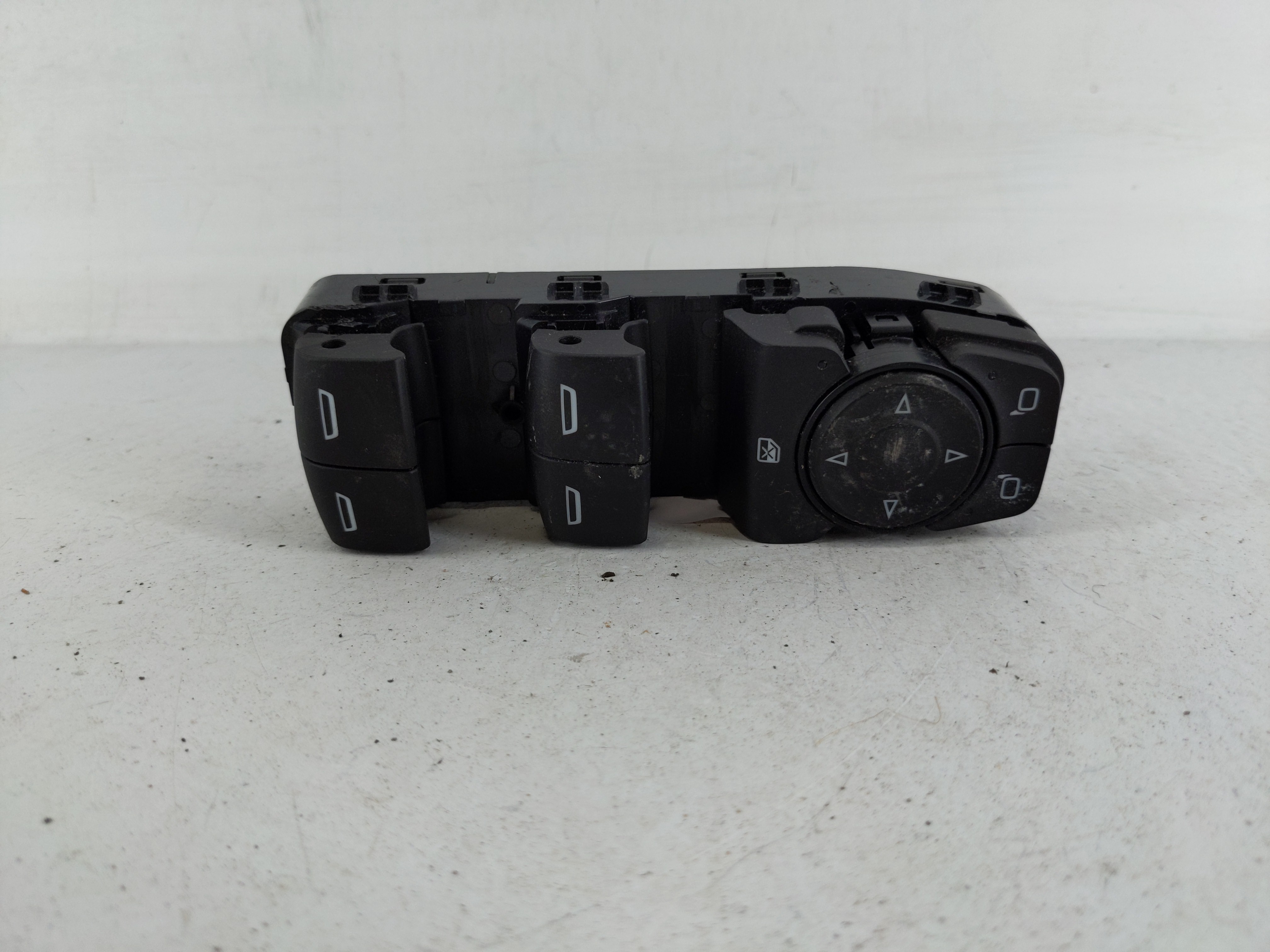 2021-2022 Chevrolet Traverse Driver Left Door Master Power Window Switch 1152646 - Oemusedautoparts1.com