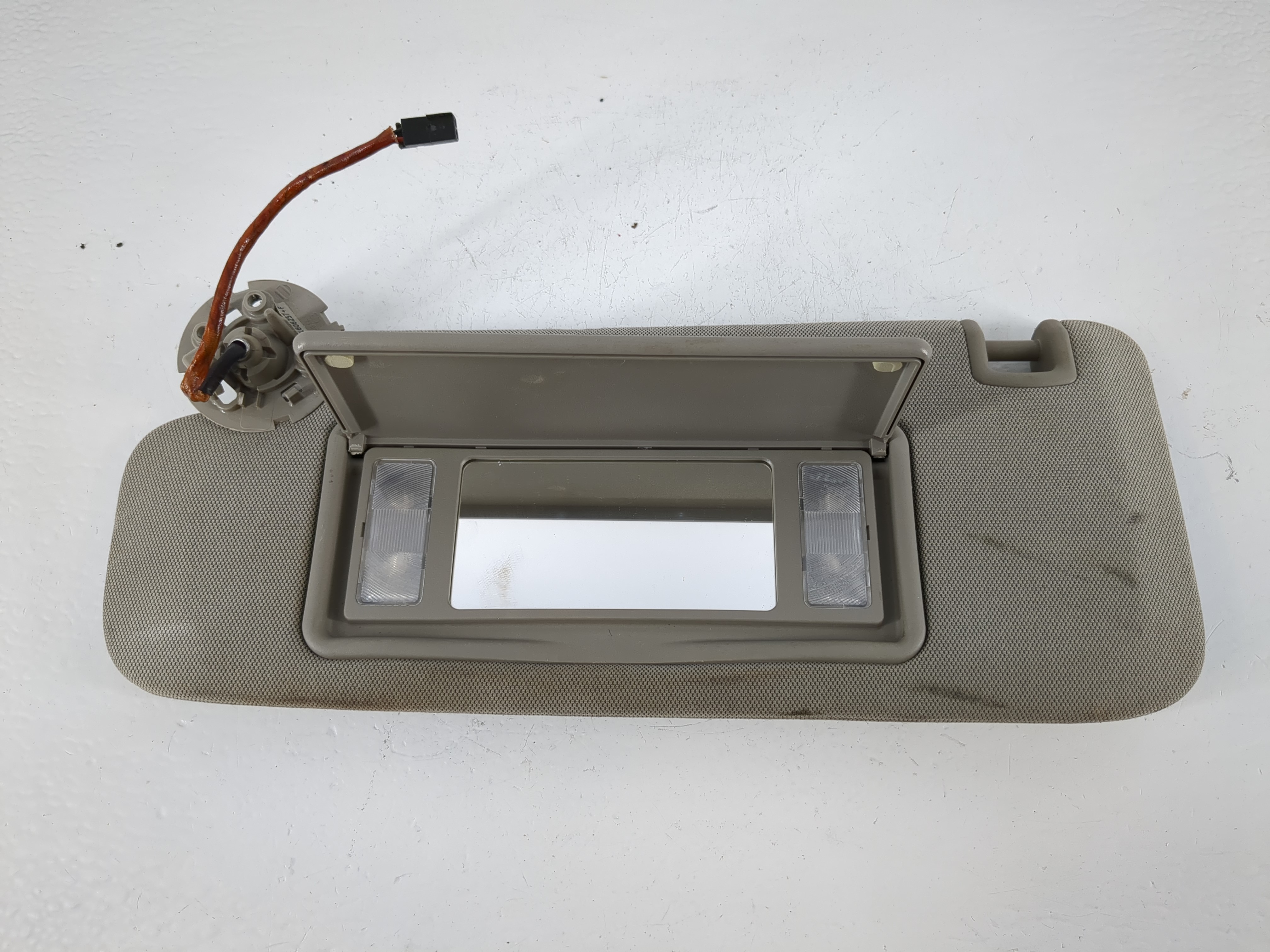 2014-2019 Cadillac Cts Driver Sun Visor Mirror Left Sunvisor Gray 1152695 - Oemusedautoparts1.com