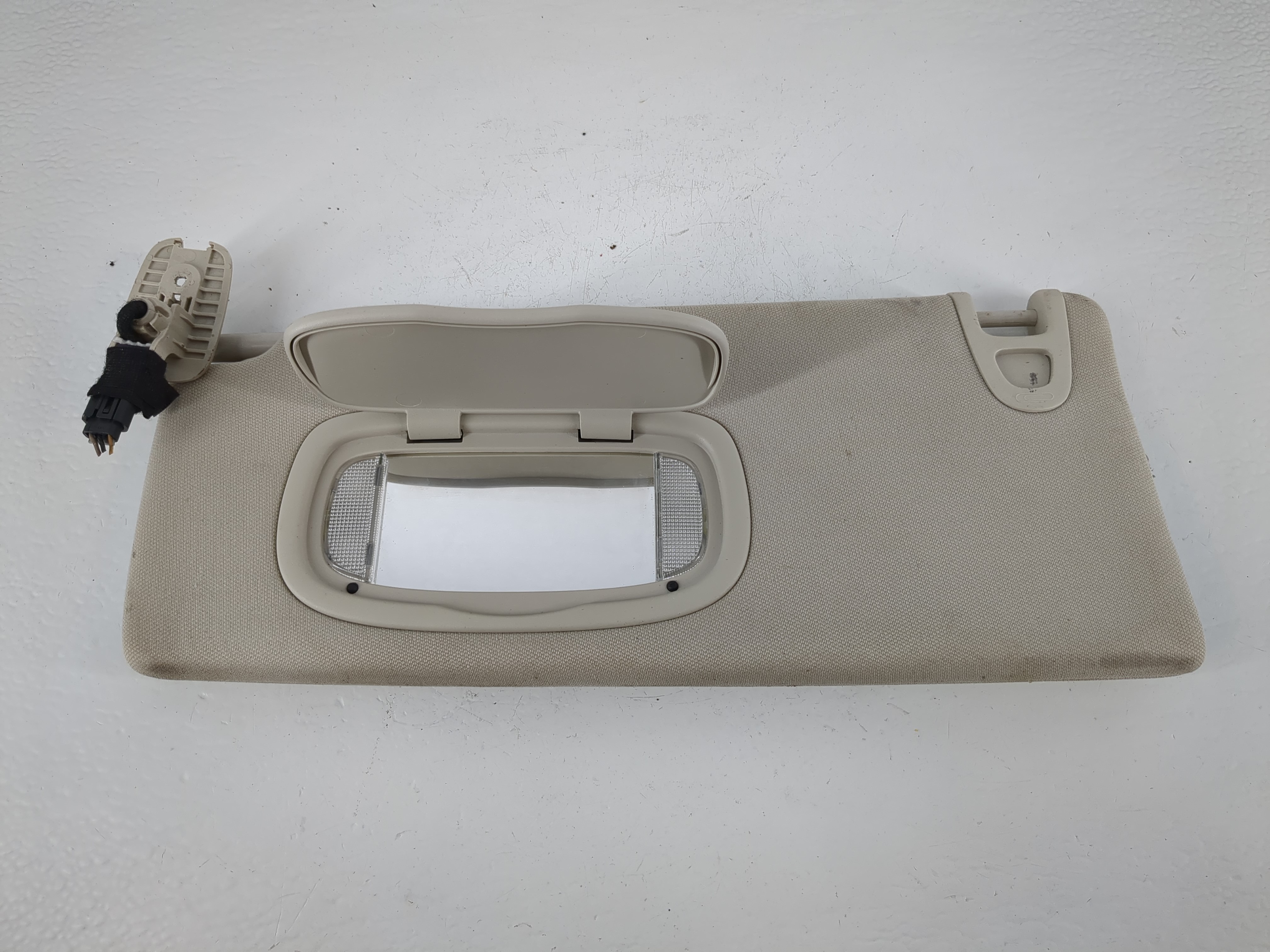 2014-2018 Jeep Cherokee Driver Sun Visor Mirror Left Sunvisor Gray 1152697 - Oemusedautoparts1.com