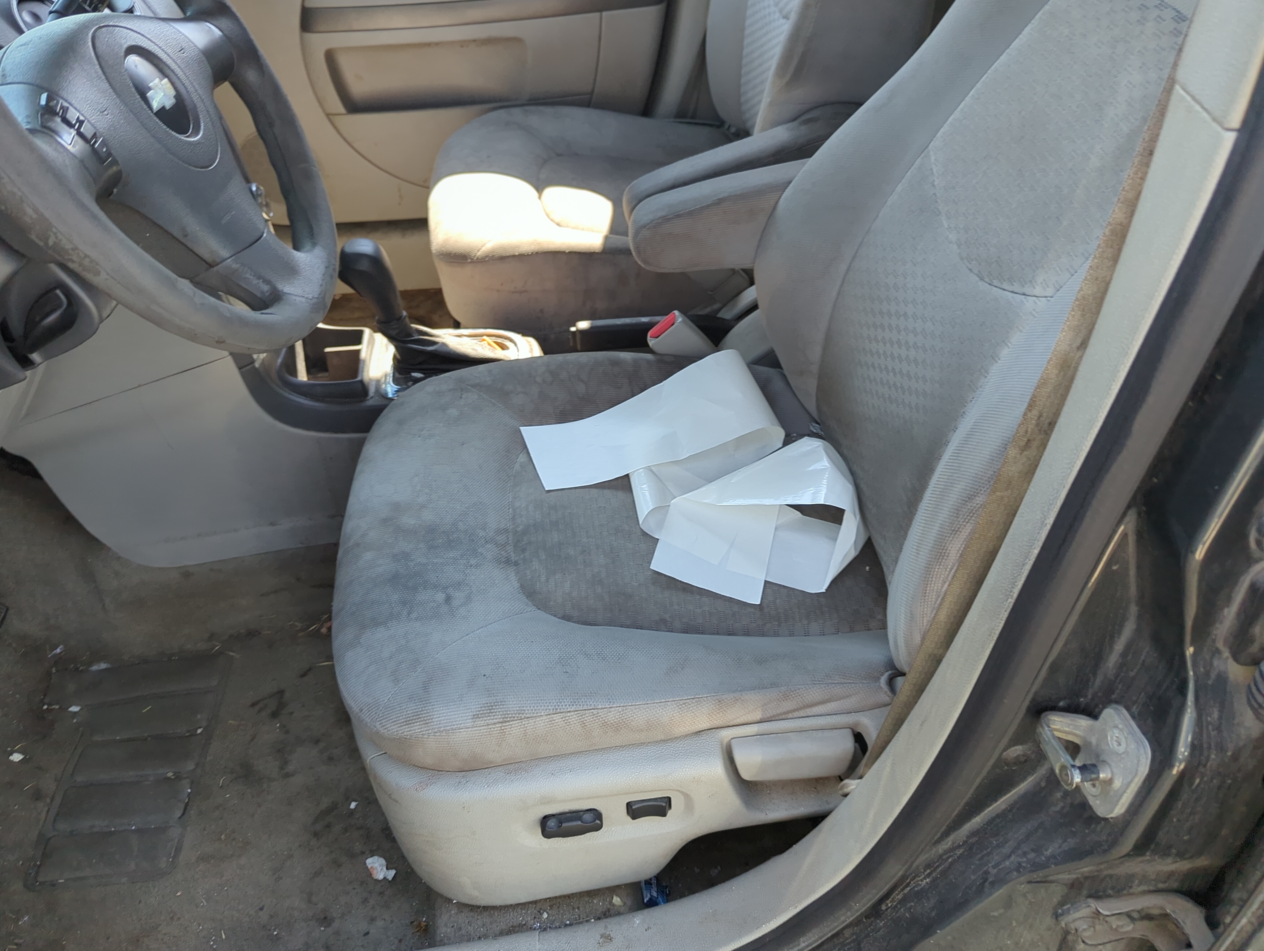 2010-2011 Chevrolet Hhr Driver Front Seat Oem 1152823 - Oemusedautoparts1.com