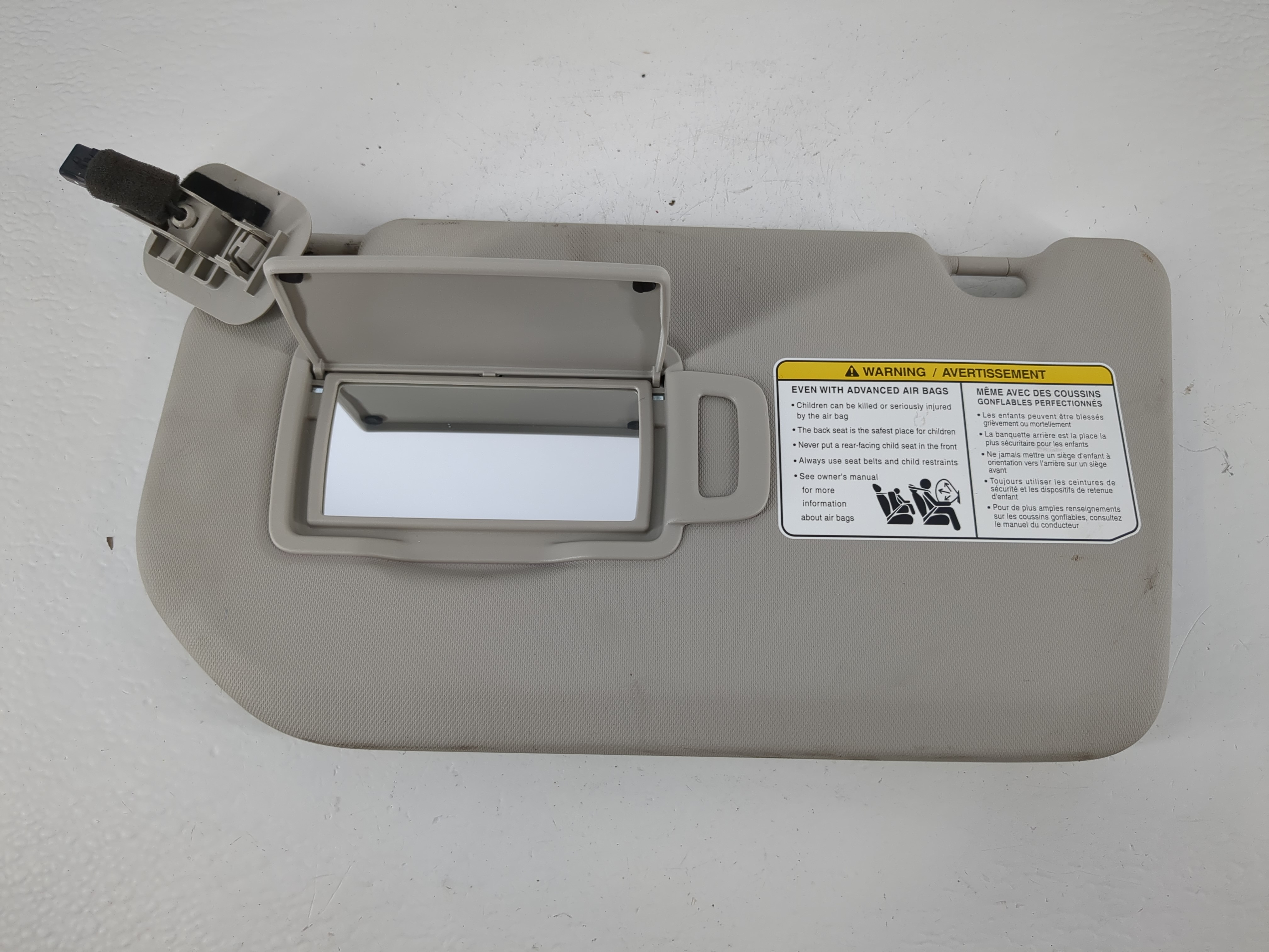 2021-2022 Nissan Rogue Driver Sun Visor Mirror Left Sunvisor Gray 1152909 - Oemusedautoparts1.com