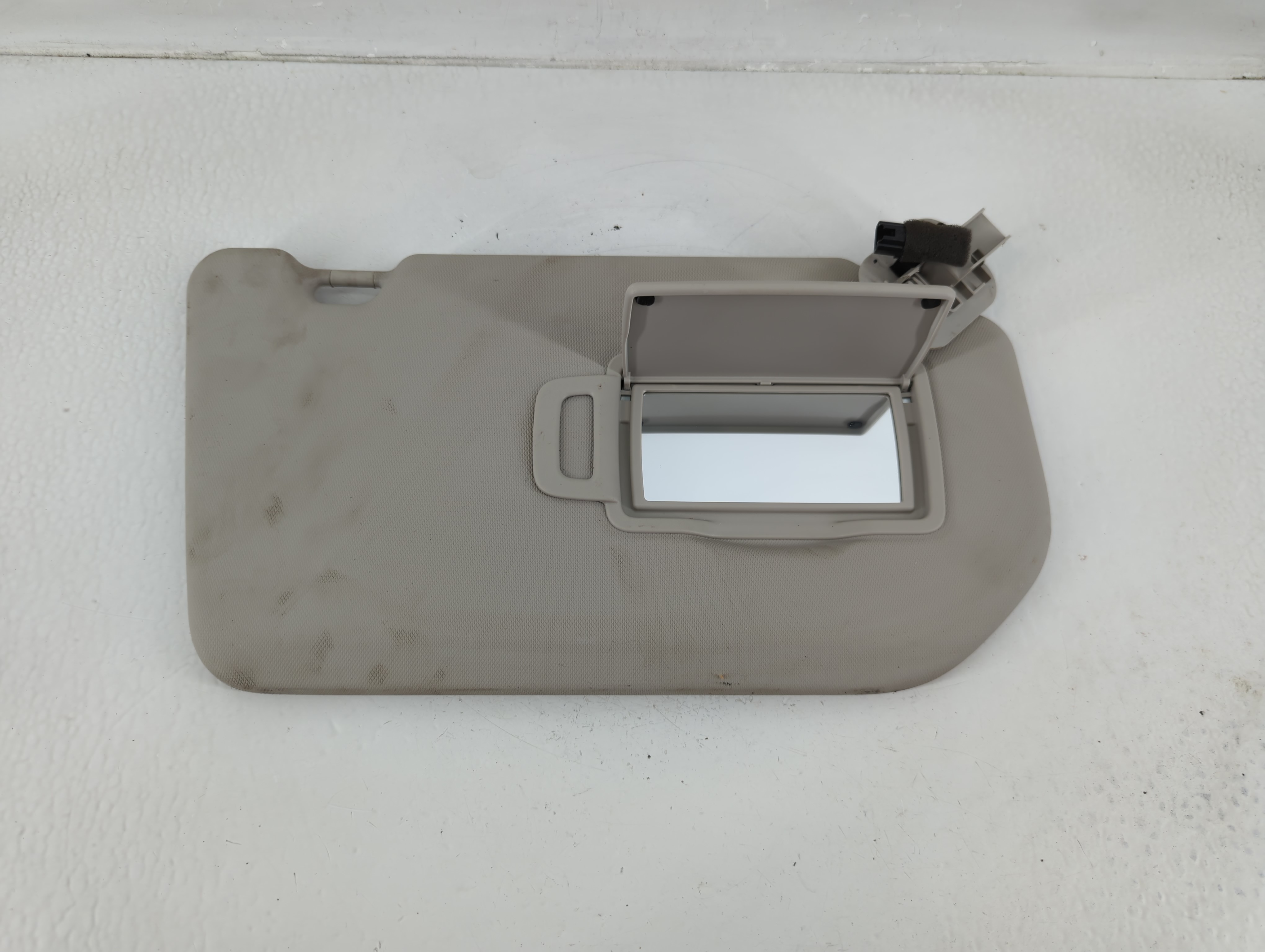 2021-2022 Nissan Rogue Passenger Sun Visor Mirror Right Sunvisor Gray 1152910 - Oemusedautoparts1.com