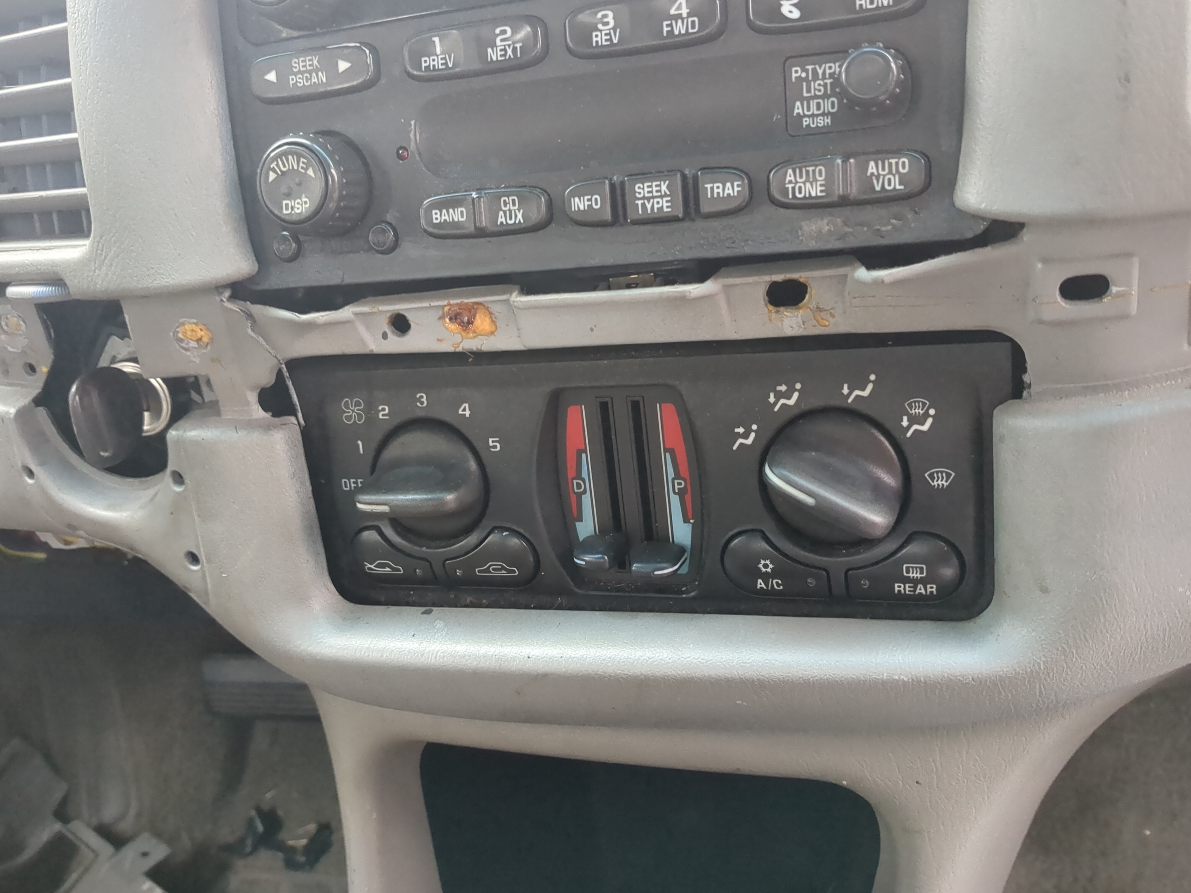 2000-2003 Chevrolet Impala Ac Heater Climate Control 1152998 - Oemusedautoparts1.com