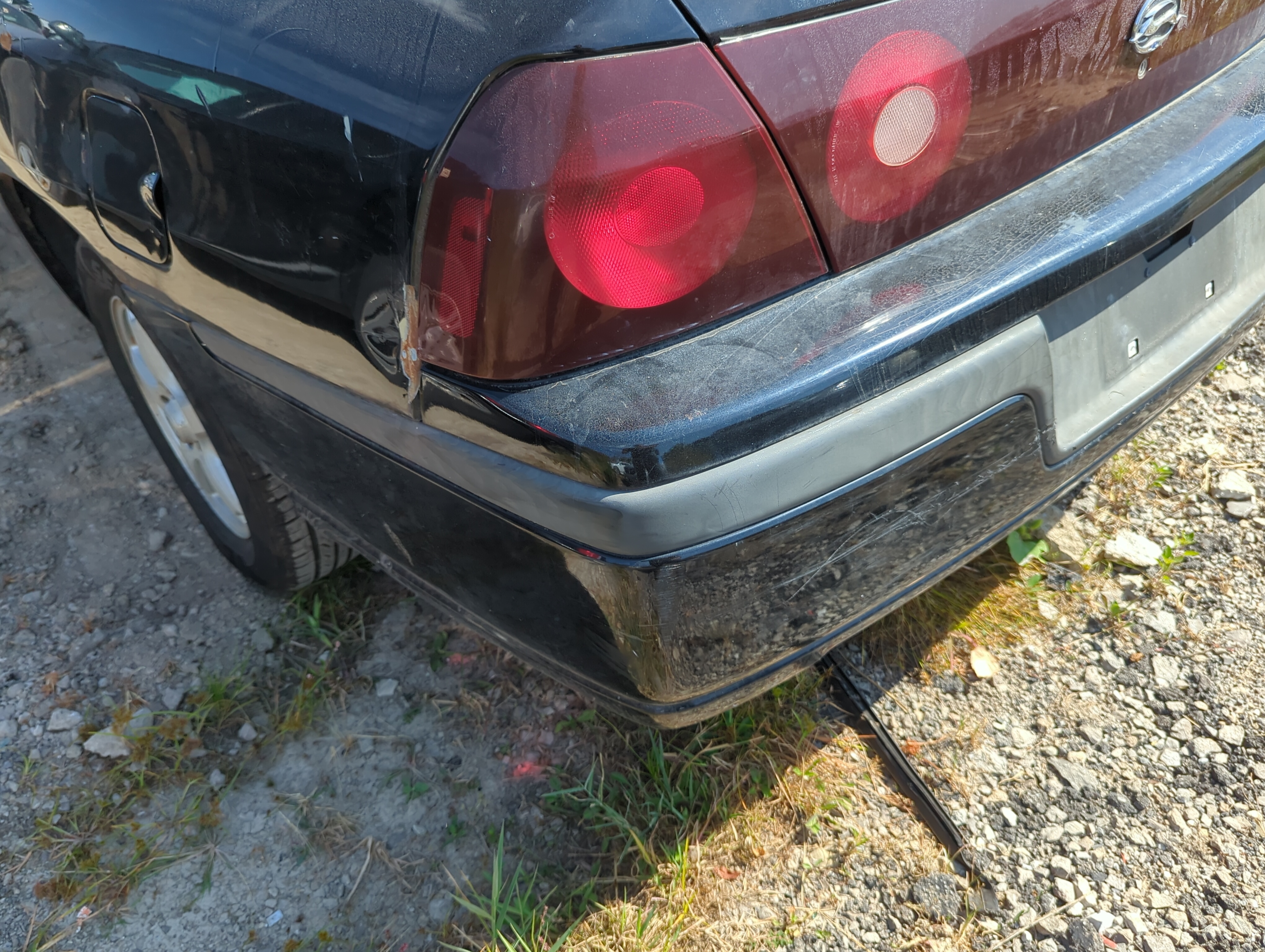 2001-2005 Chevrolet Impala Rear Bumper Assembly Oem 1153034 - Oemusedautoparts1.com