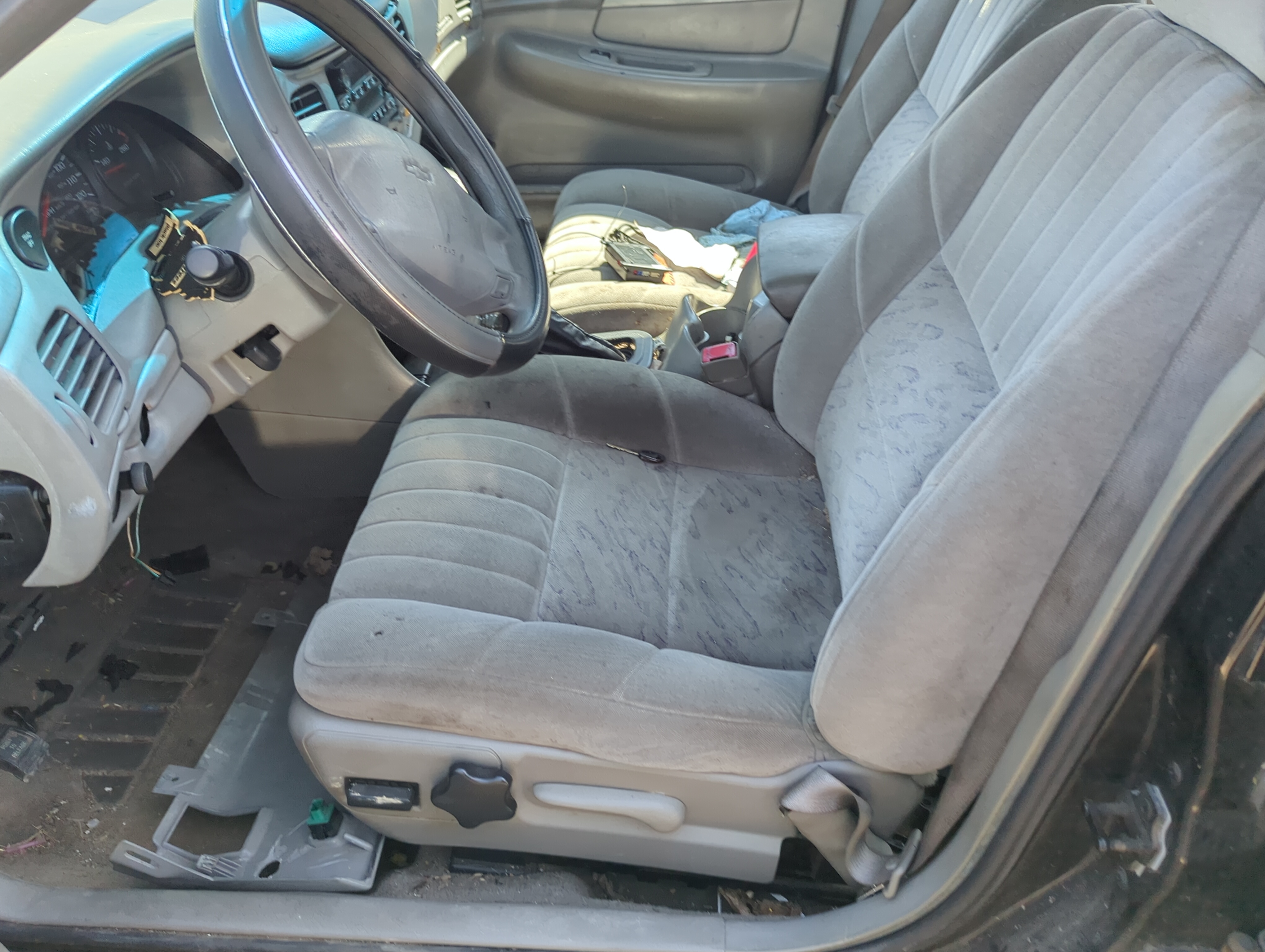 2000-2005 Chevrolet Impala Driver Front Seat Oem 1153065 - Oemusedautoparts1.com