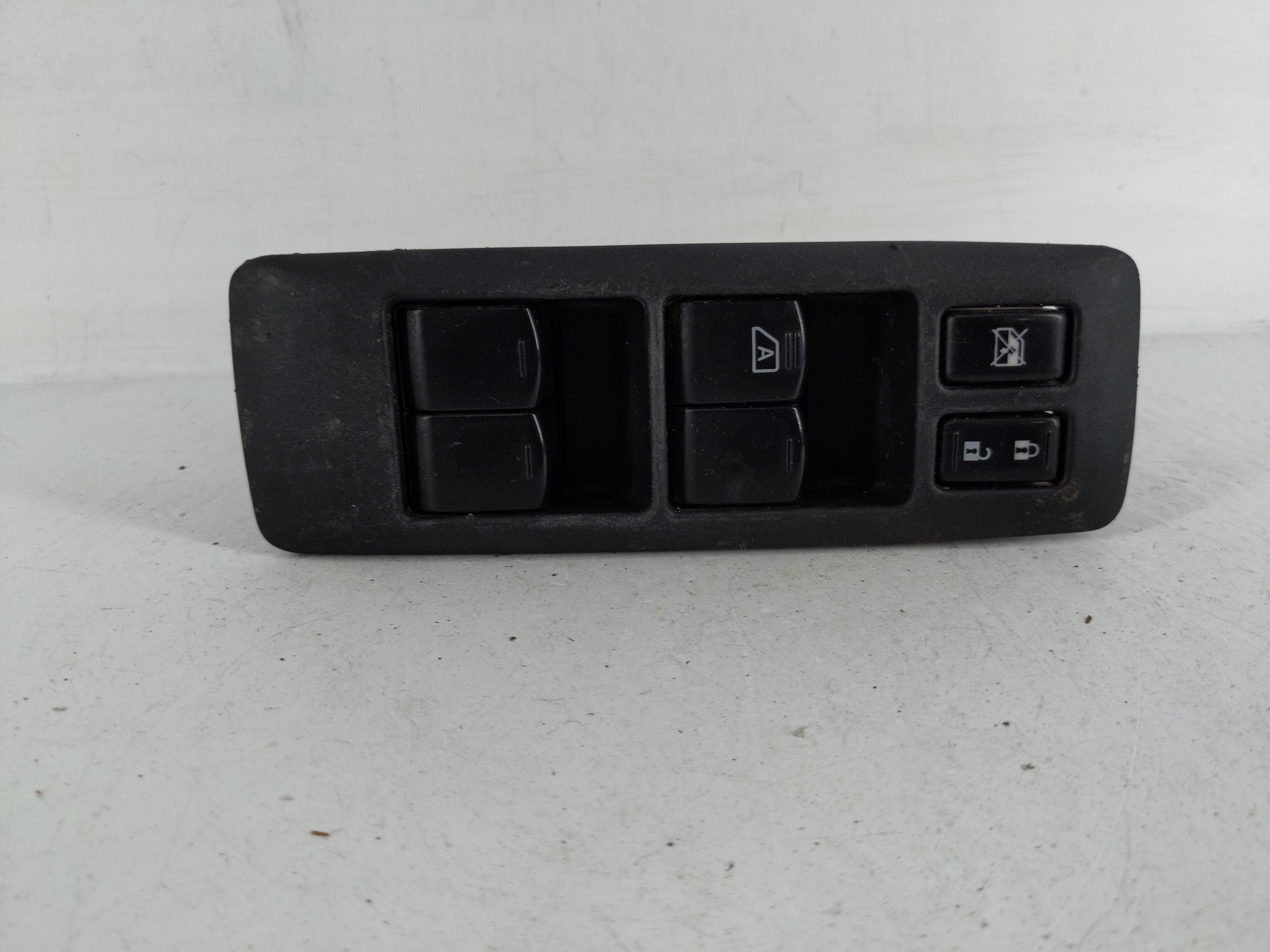 2011-2015 Nissan Rogue Driver Left Door Master Power Window Switch 1153115 - Oemusedautoparts1.com