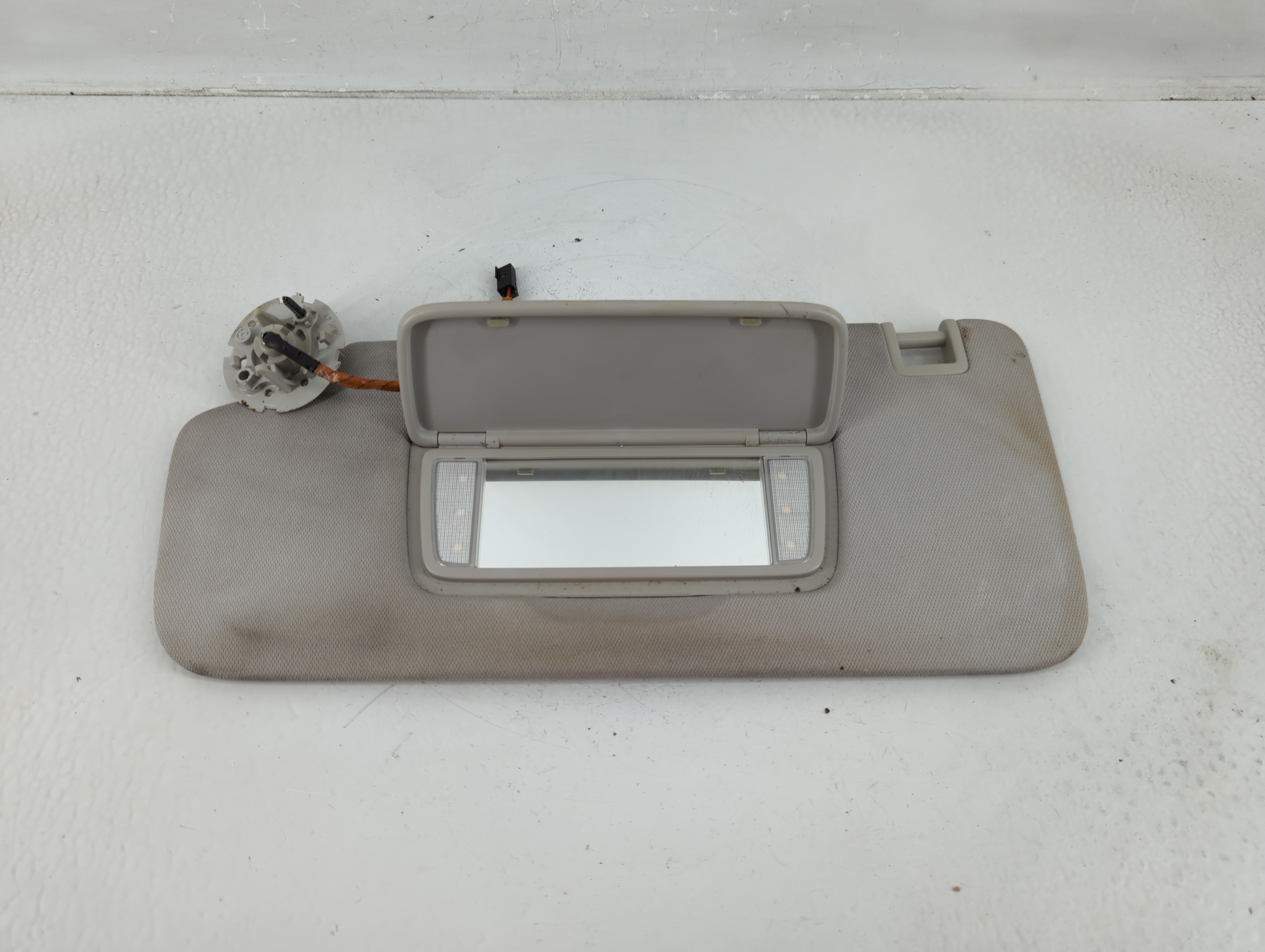Picture of 2018-2022 Chevrolet Traverse Driver Sun Visor Mirror Left Sunvisor Gray 1153185