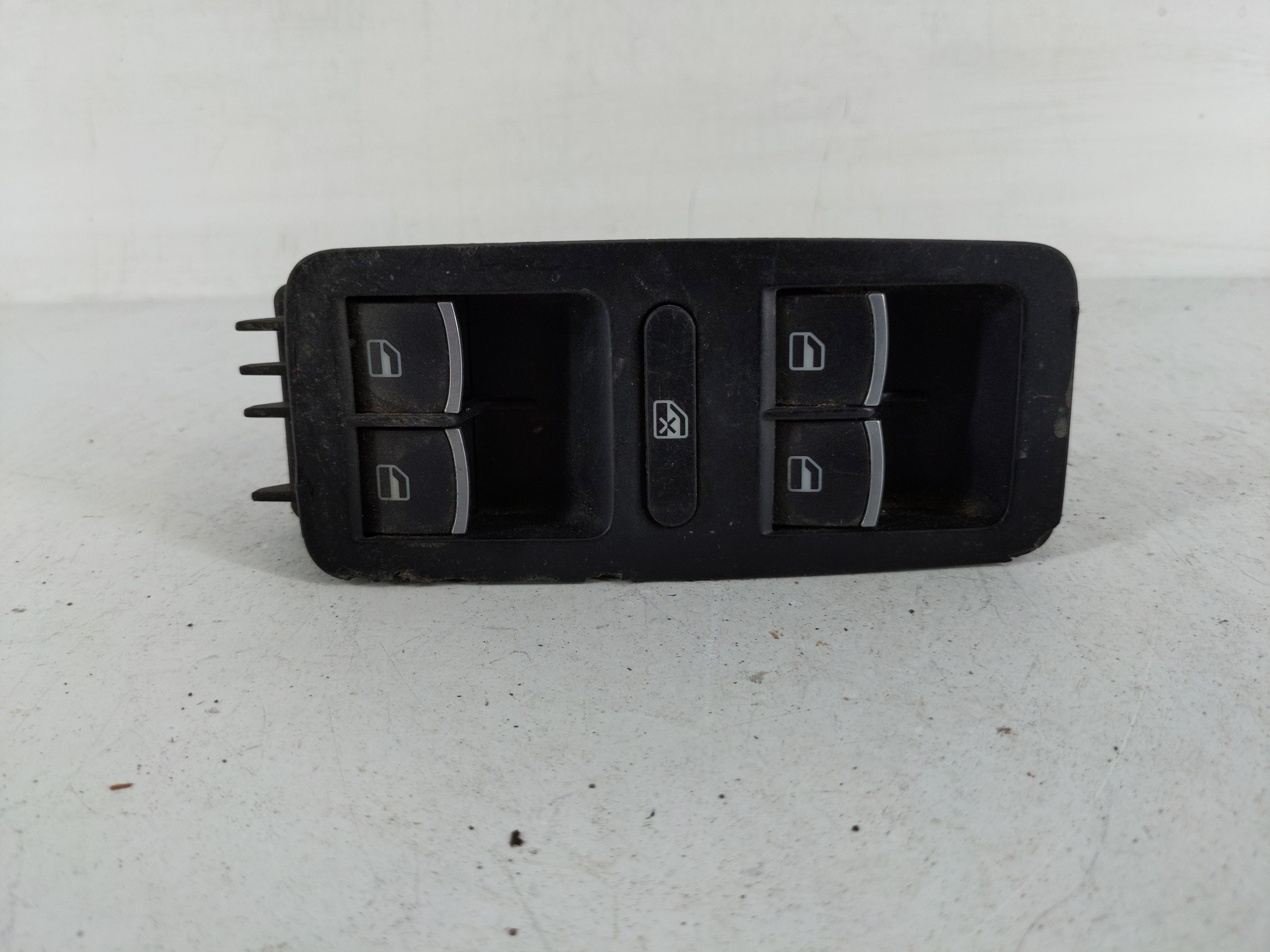 2006-2020 Volkswagen Passat Driver Left Door Master Power Window Switch 1153243 - Oemusedautoparts1.com