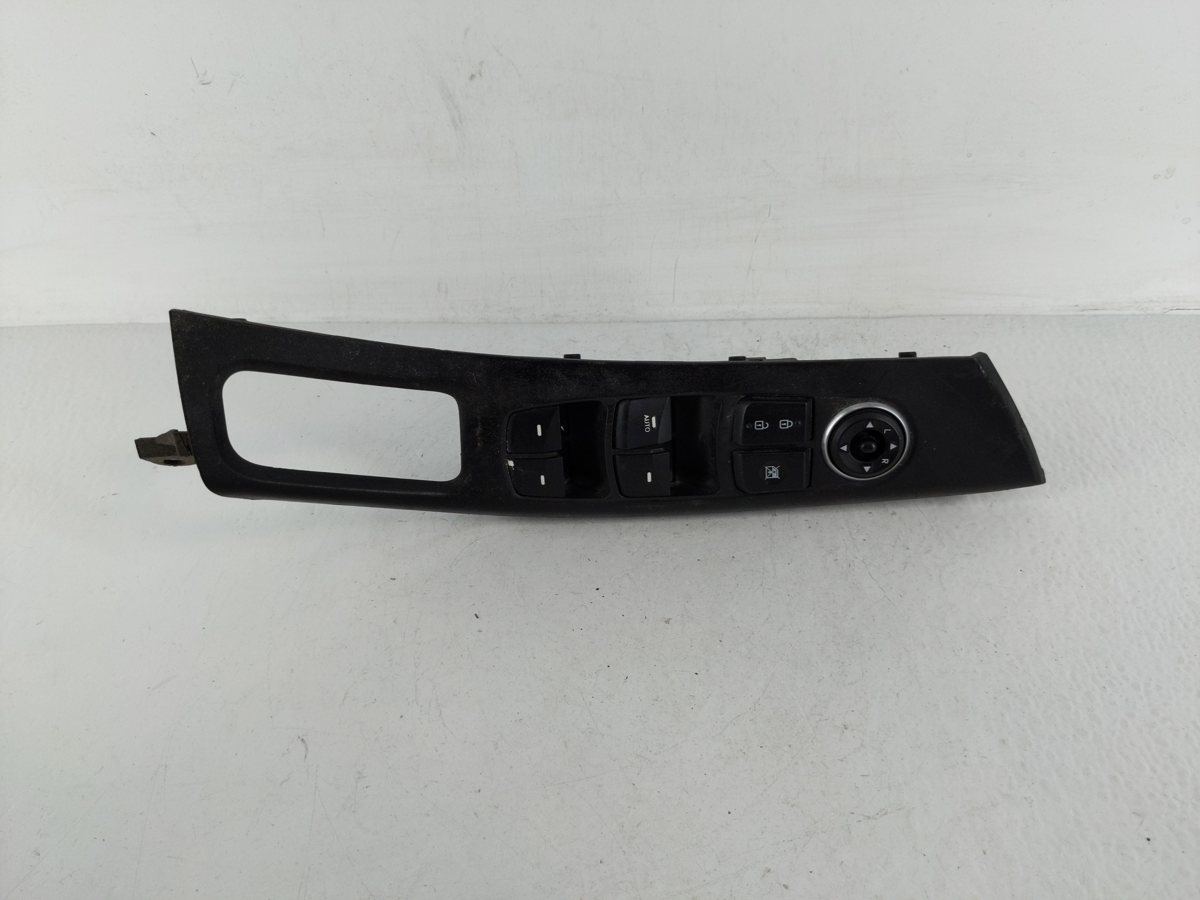 2014-2016 Hyundai Elantra Driver Left Door Master Power Window Switch 1153338 - Oemusedautoparts1.com
