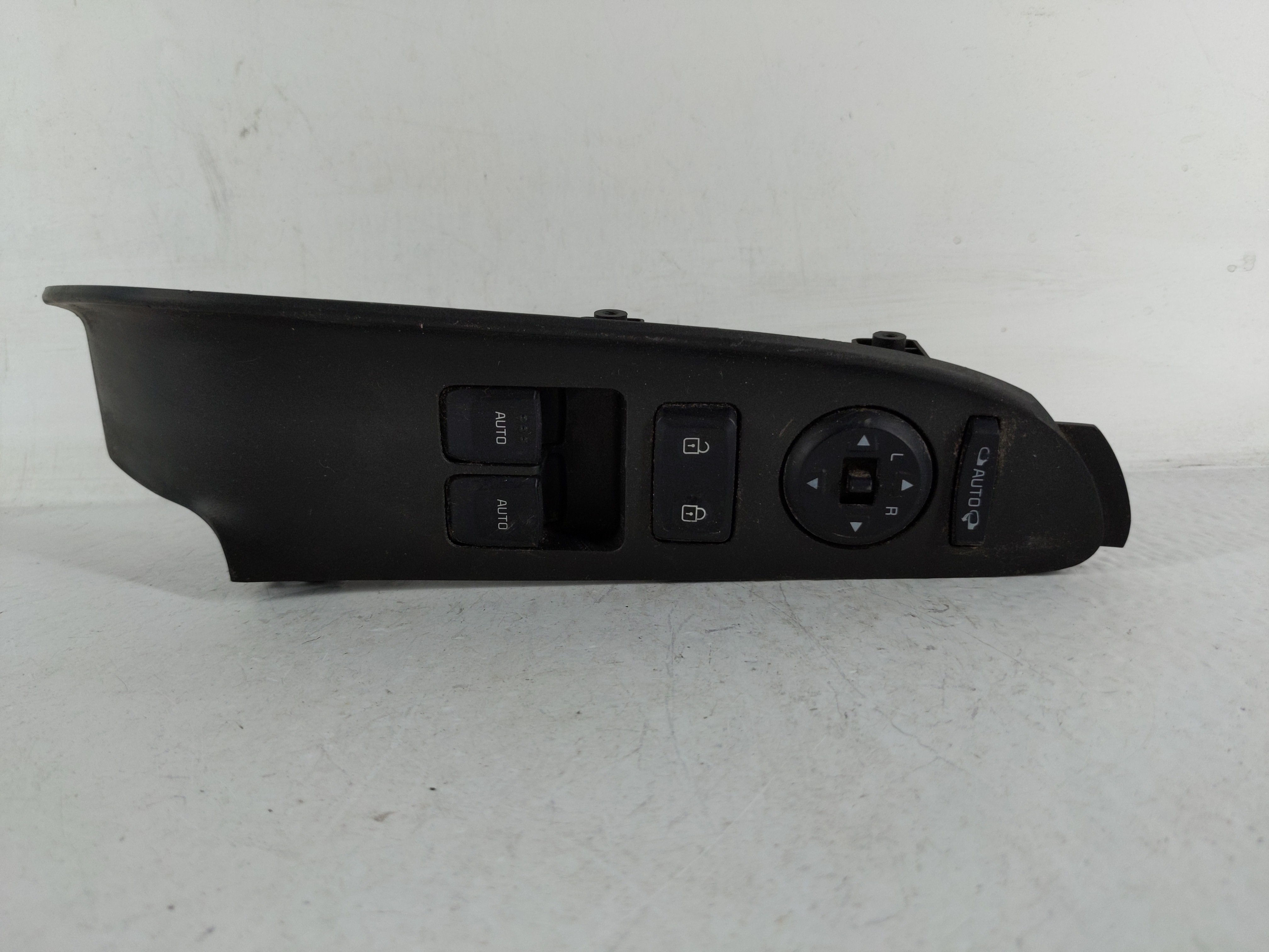 Kia Forte Driver Left Door Master Power Window Switch 1153350 - Oemusedautoparts1.com