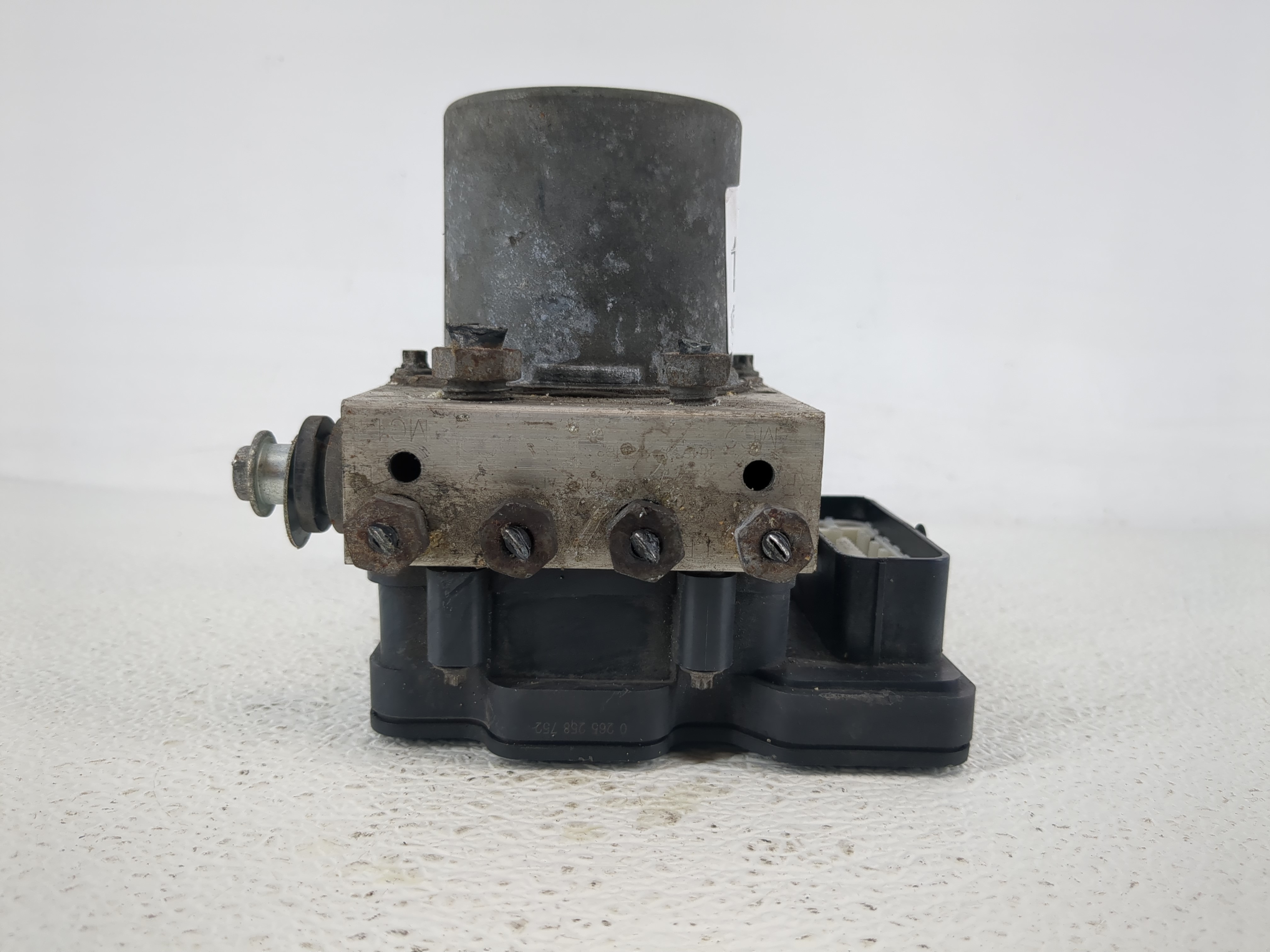 2017-2018 Ford F-150 Abs Pump Control Module 1153424 - Oemusedautoparts1.com