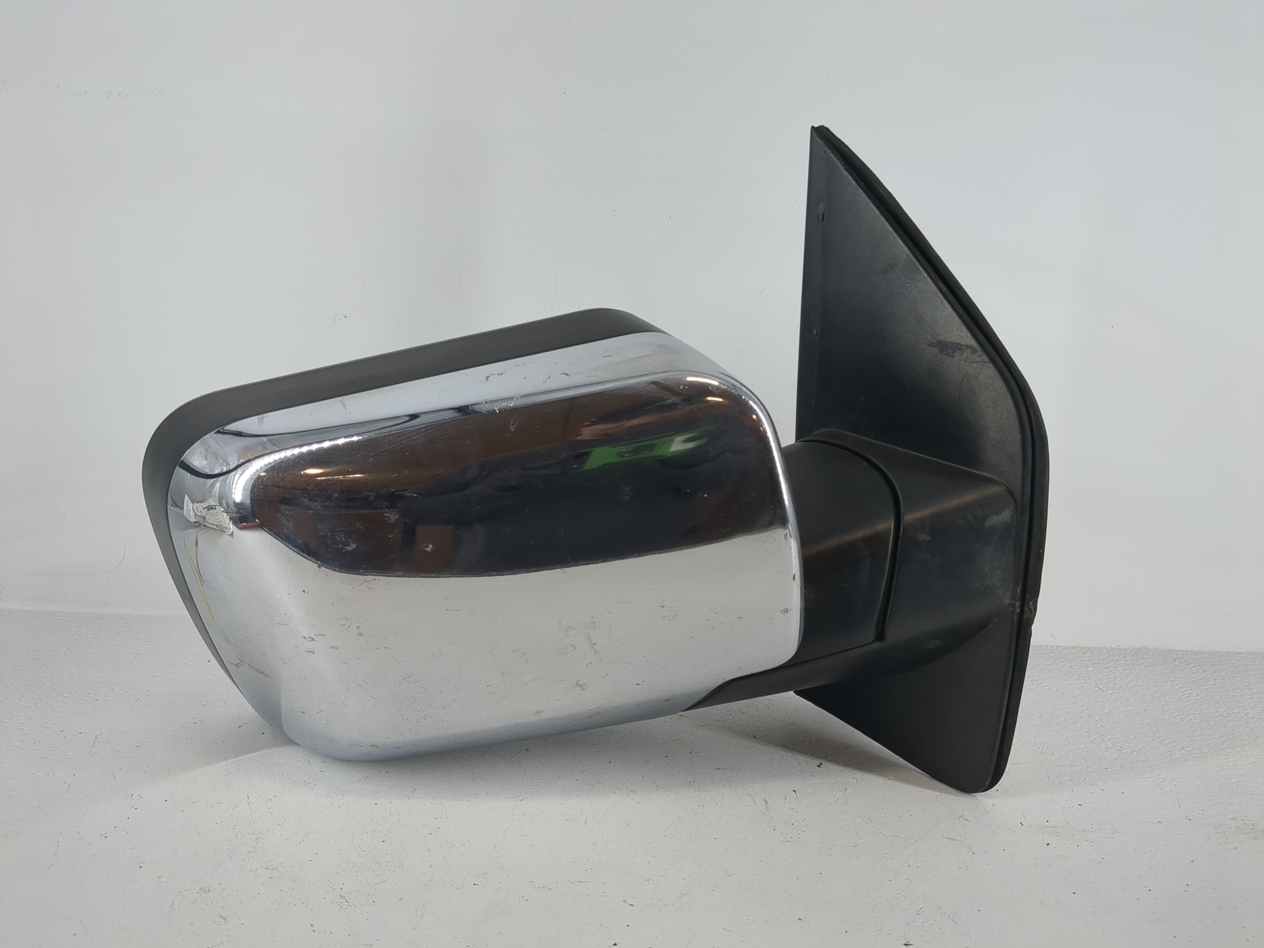 2004-2009 Nissan Titan Passenger Right Side View Power Door Mirror 1153714 - Oemusedautoparts1.com