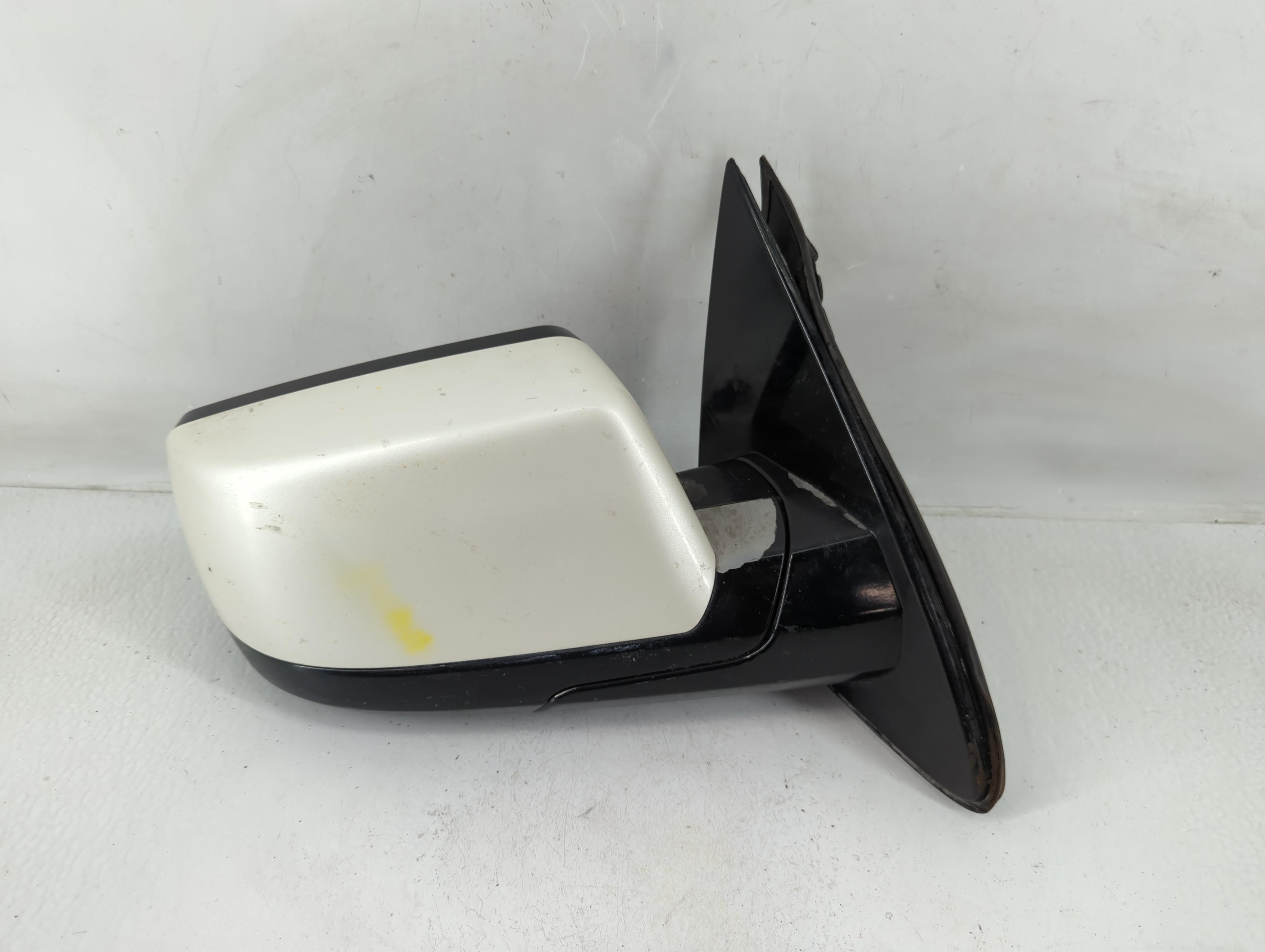 Gmc Yukon Xl 1500 Passenger Right Side View Power Door Mirror White 1153779 - Oemusedautoparts1.com