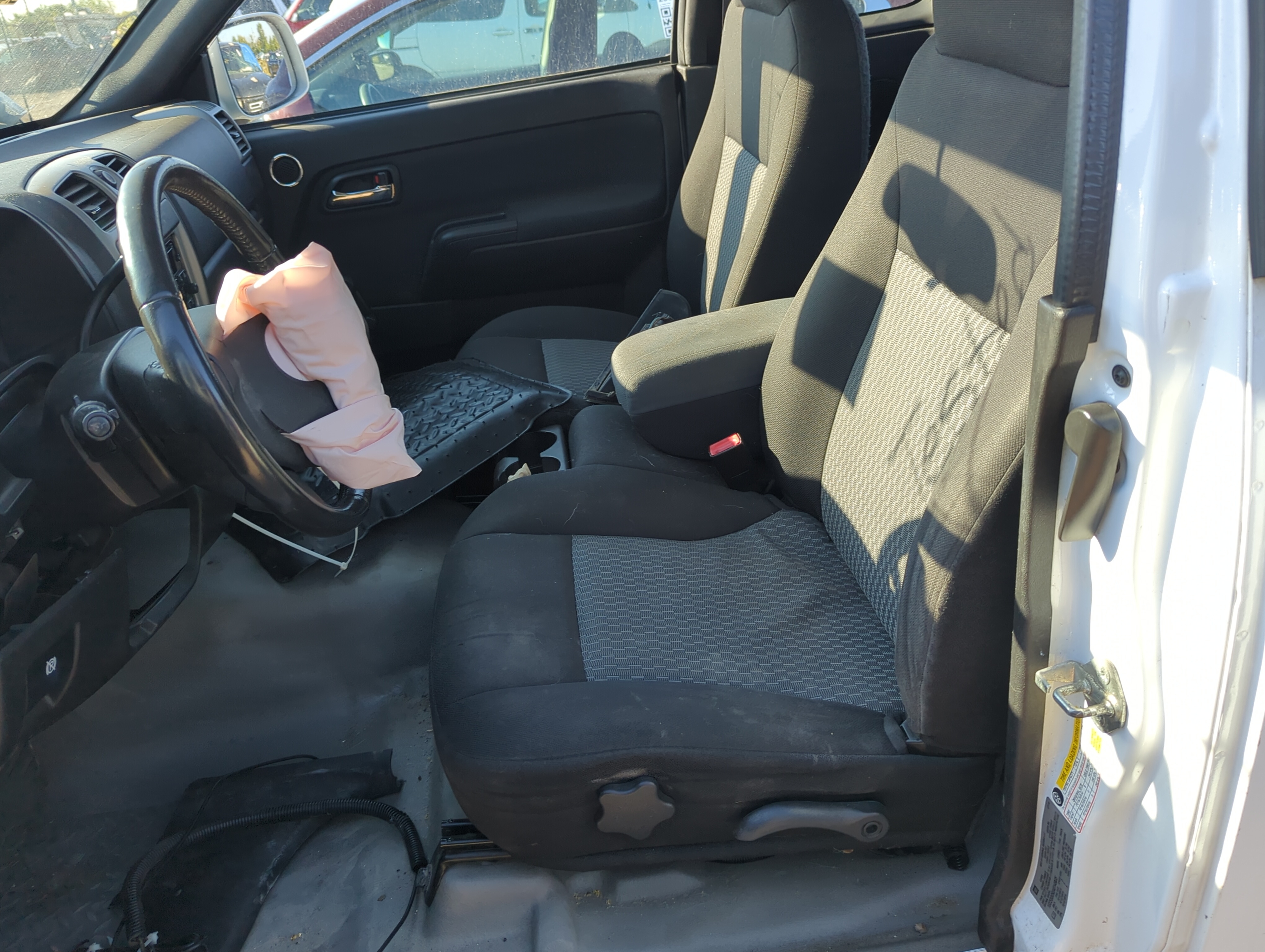 2006-2012 Chevrolet Colorado Driver Front Seat Oem 1154665 - Oemusedautoparts1.com