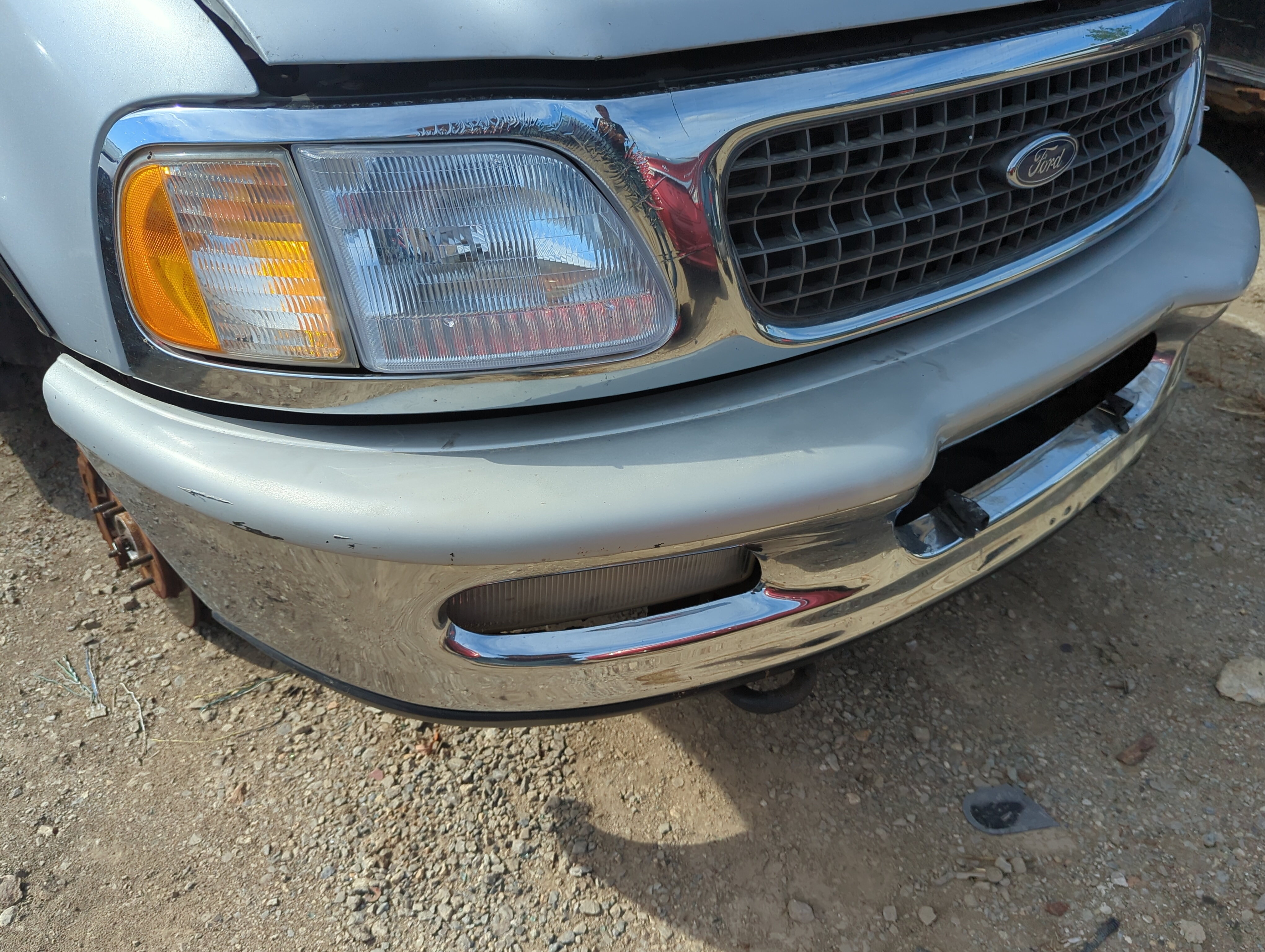 1997-1998 Ford Expedition Front Bumper - Oem 1155652 - Oemusedautoparts1.com