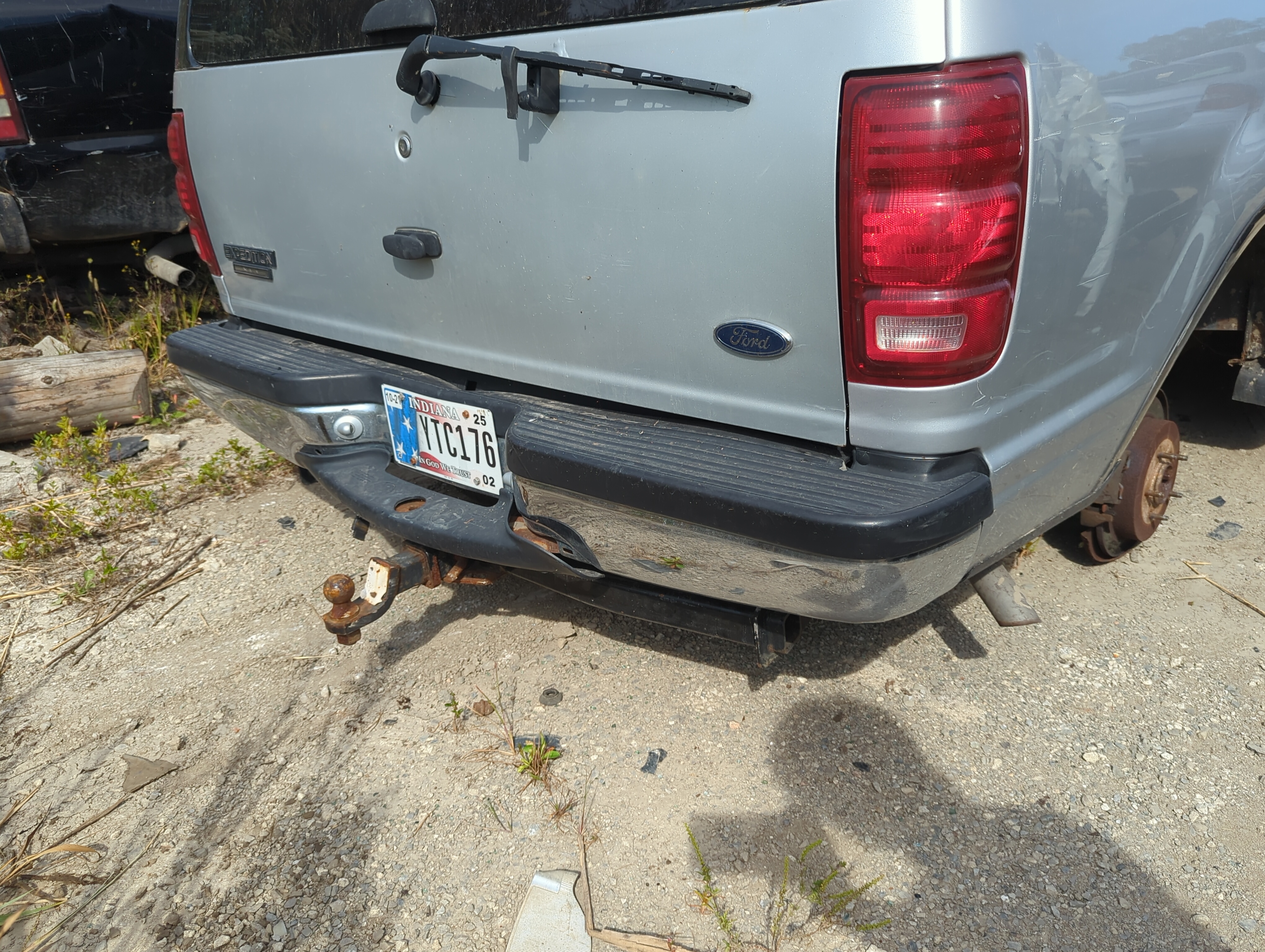 1997-2002 Ford Expedition Rear Bumper Assembly Oem 1155654 - Oemusedautoparts1.com