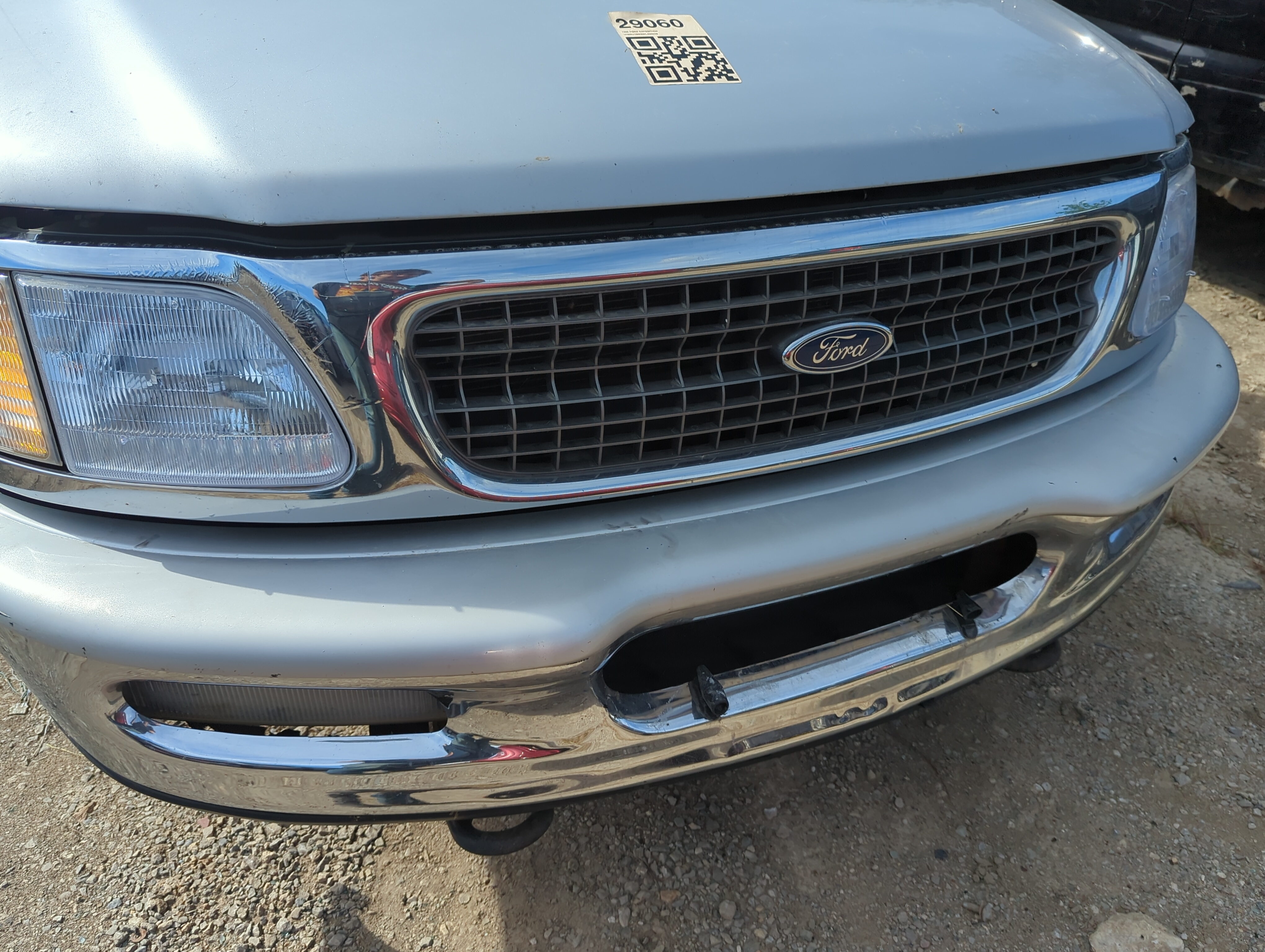 1997-1998 Ford Expedition Front Grille Bumper Not Included 1155758 - Oemusedautoparts1.com