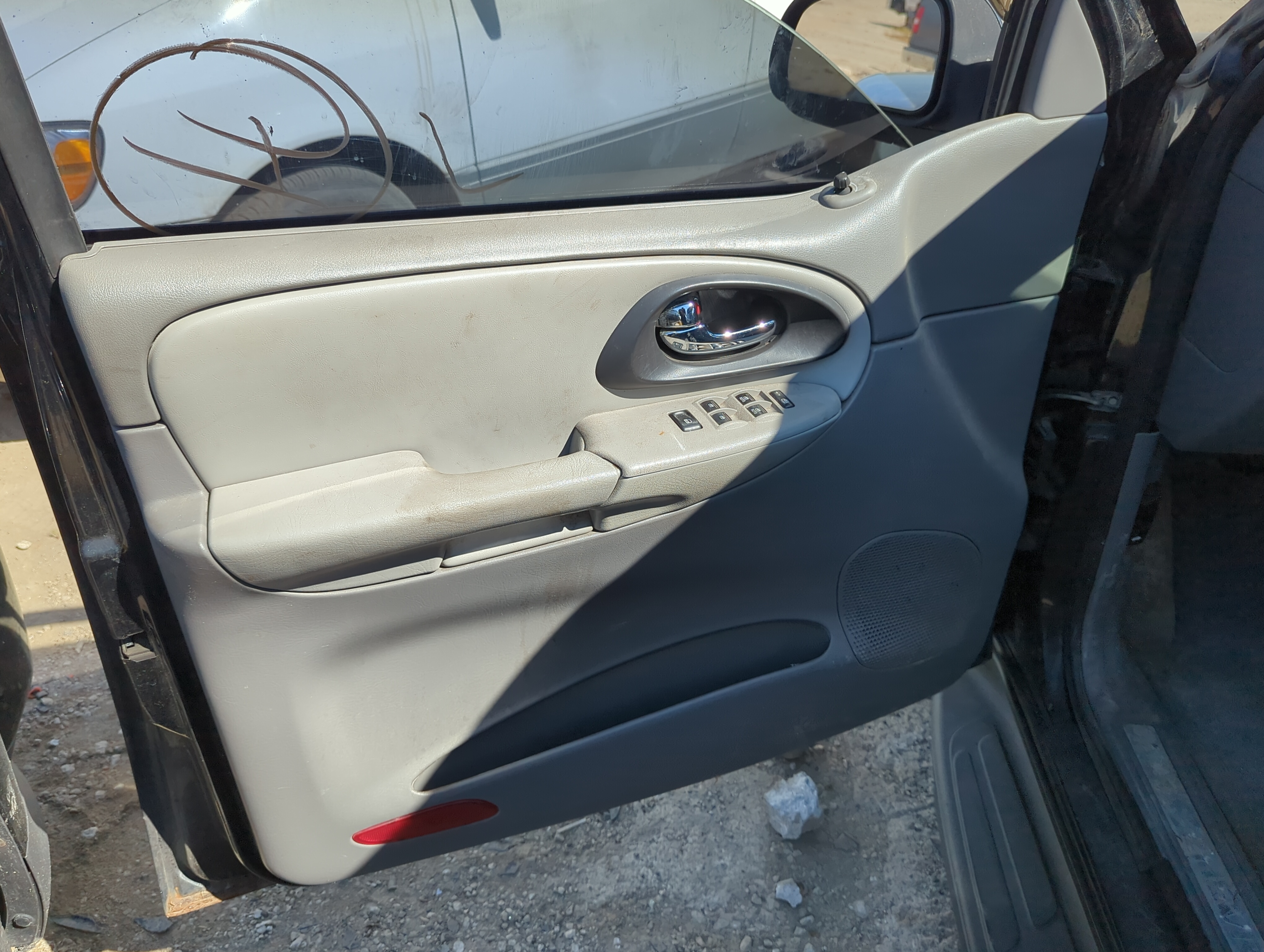 Picture of 2007 Chevrolet Trailblazer Front Left Driver Interior Door Panel Trim 1155771