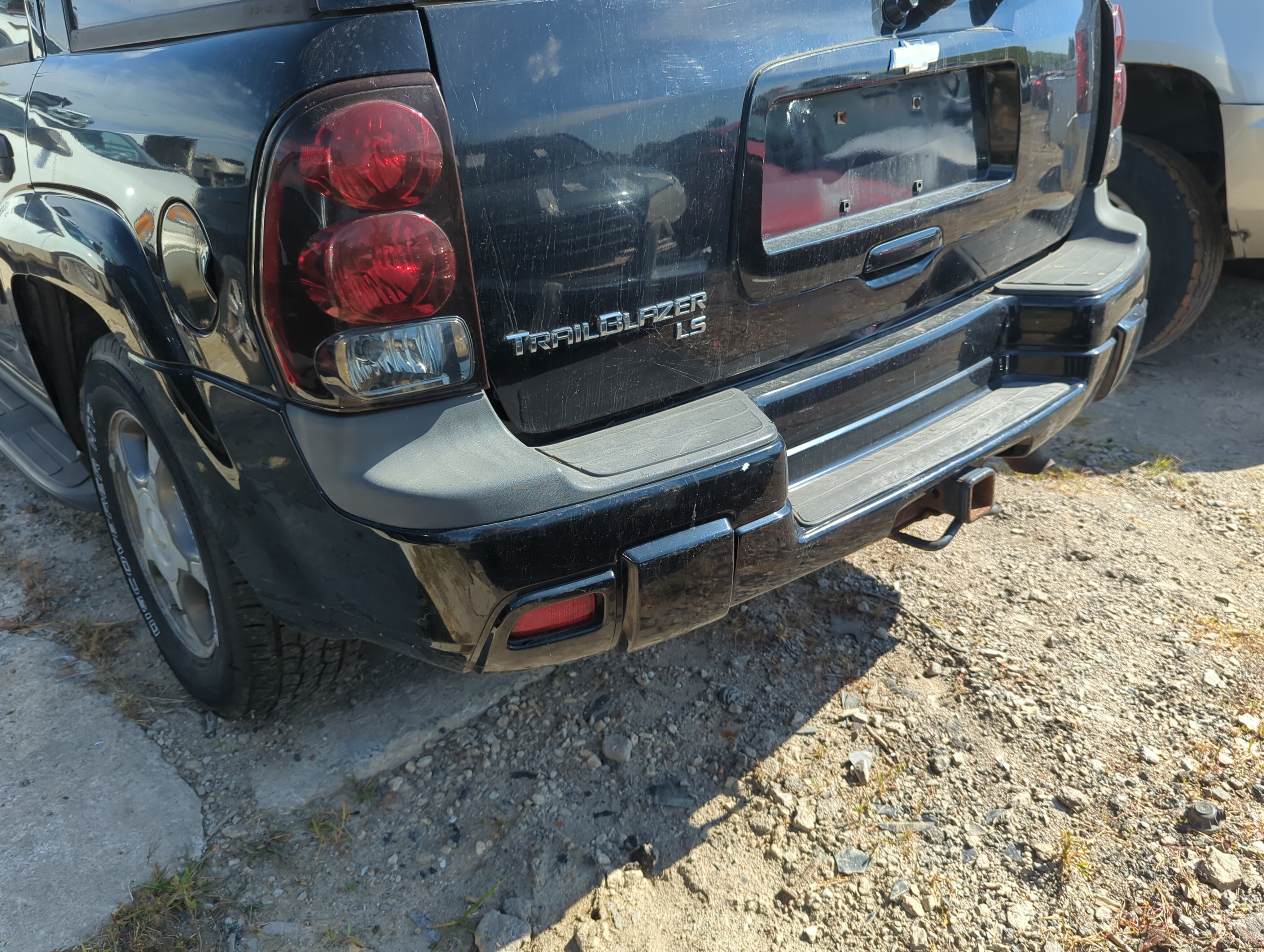 2002-2009 Chevrolet Trailblazer Rear Bumper Assembly Oem 1155864 - Oemusedautoparts1.com