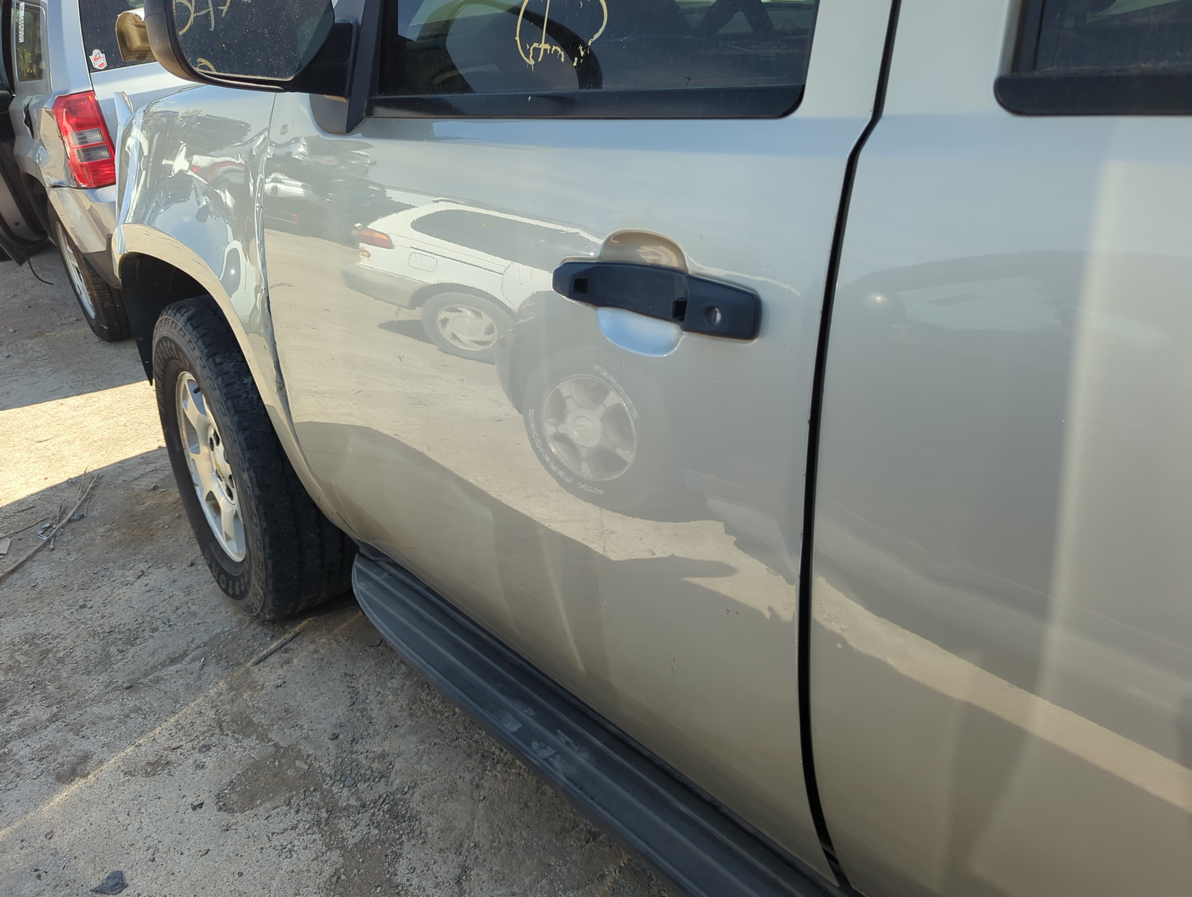 Picture of 2014 Chevrolet Tahoe Front Left Driver Interior Door Panel Trim 1156249