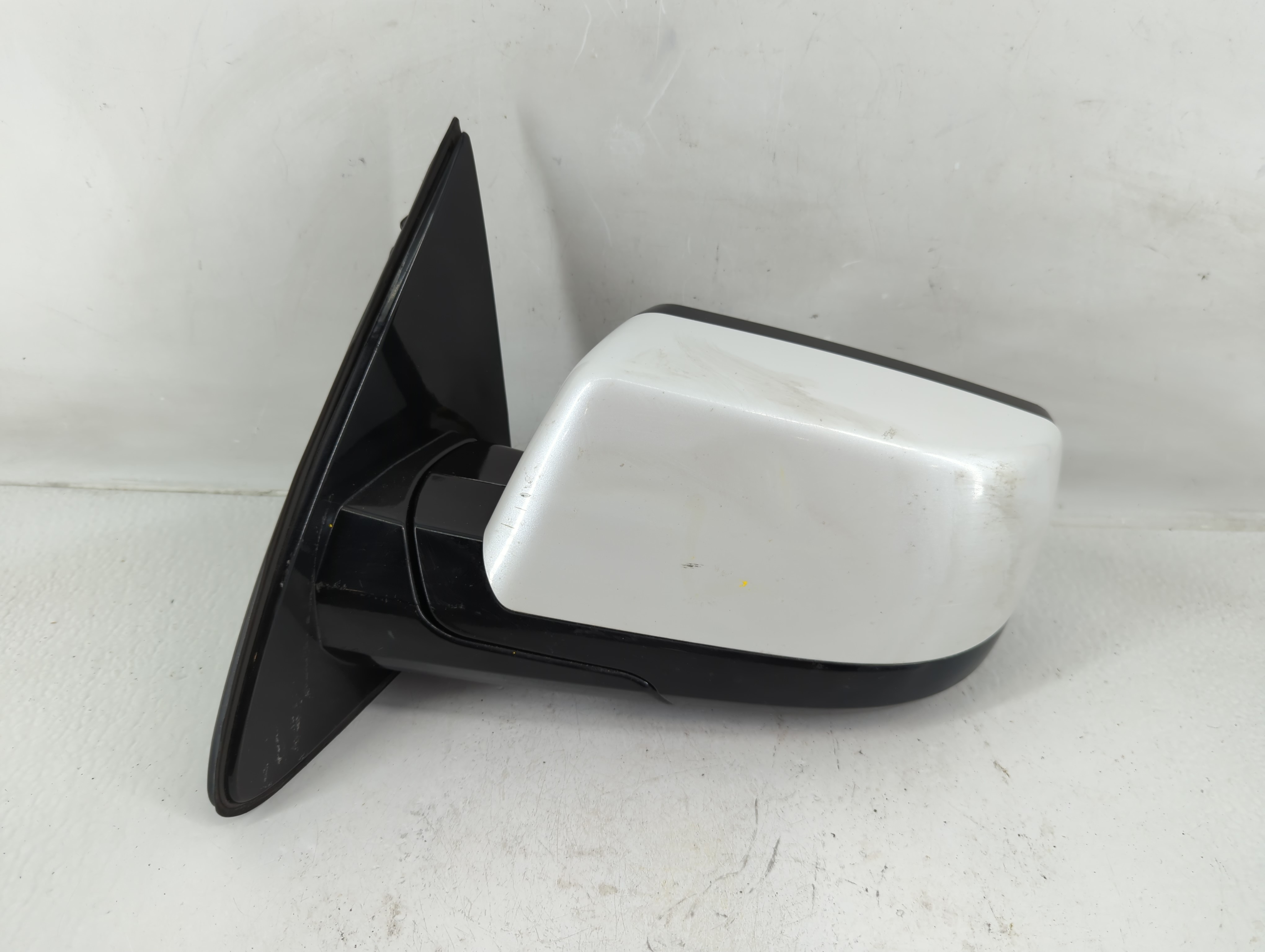 Gmc Yukon Xl 1500 Passenger Right Side View Power Door Mirror White 1156492 - Oemusedautoparts1.com