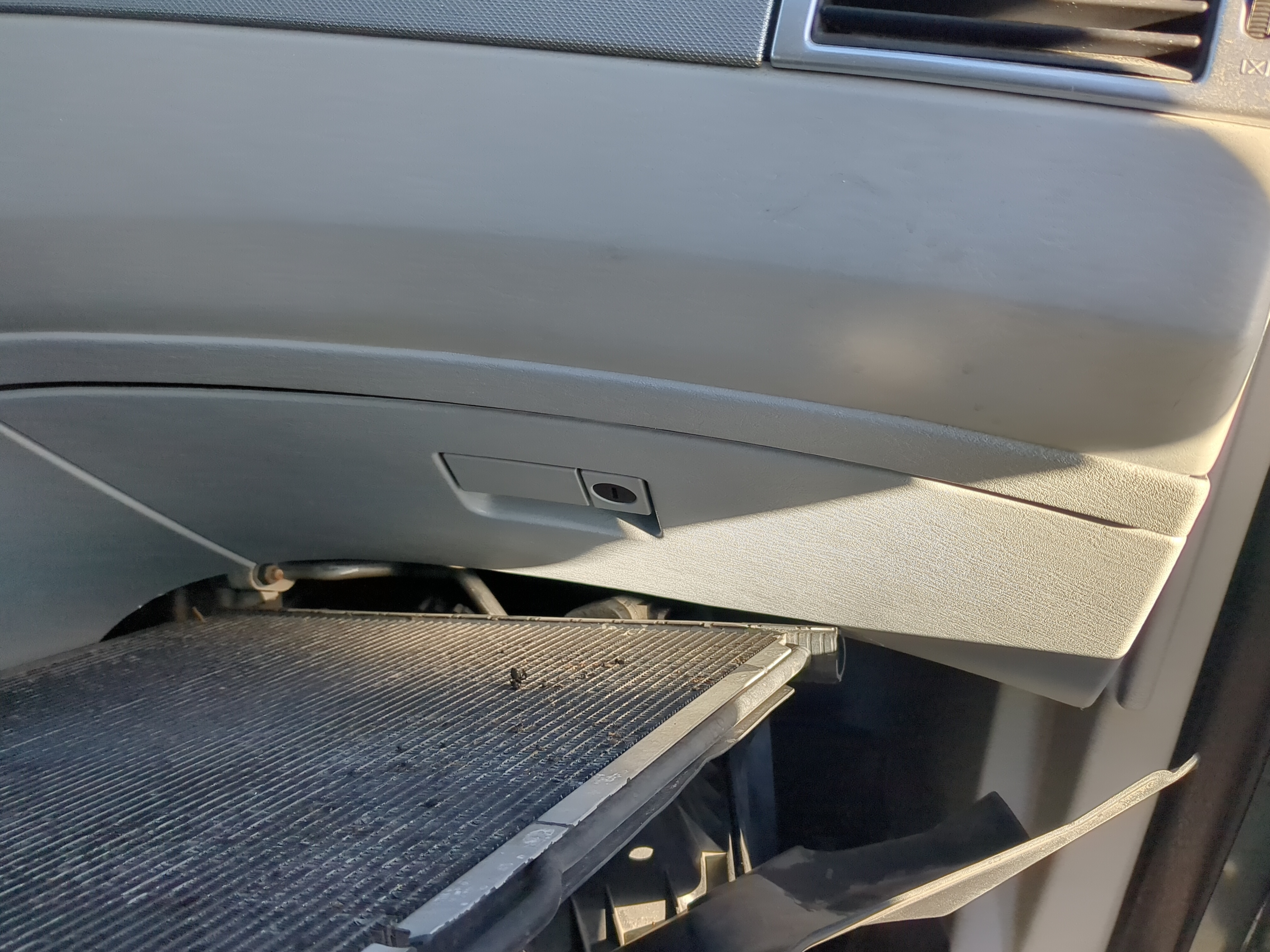 2007 Chrysler Pacifica Passenger Glove Box Door Storage Compartment 1156651 - Oemusedautoparts1.com