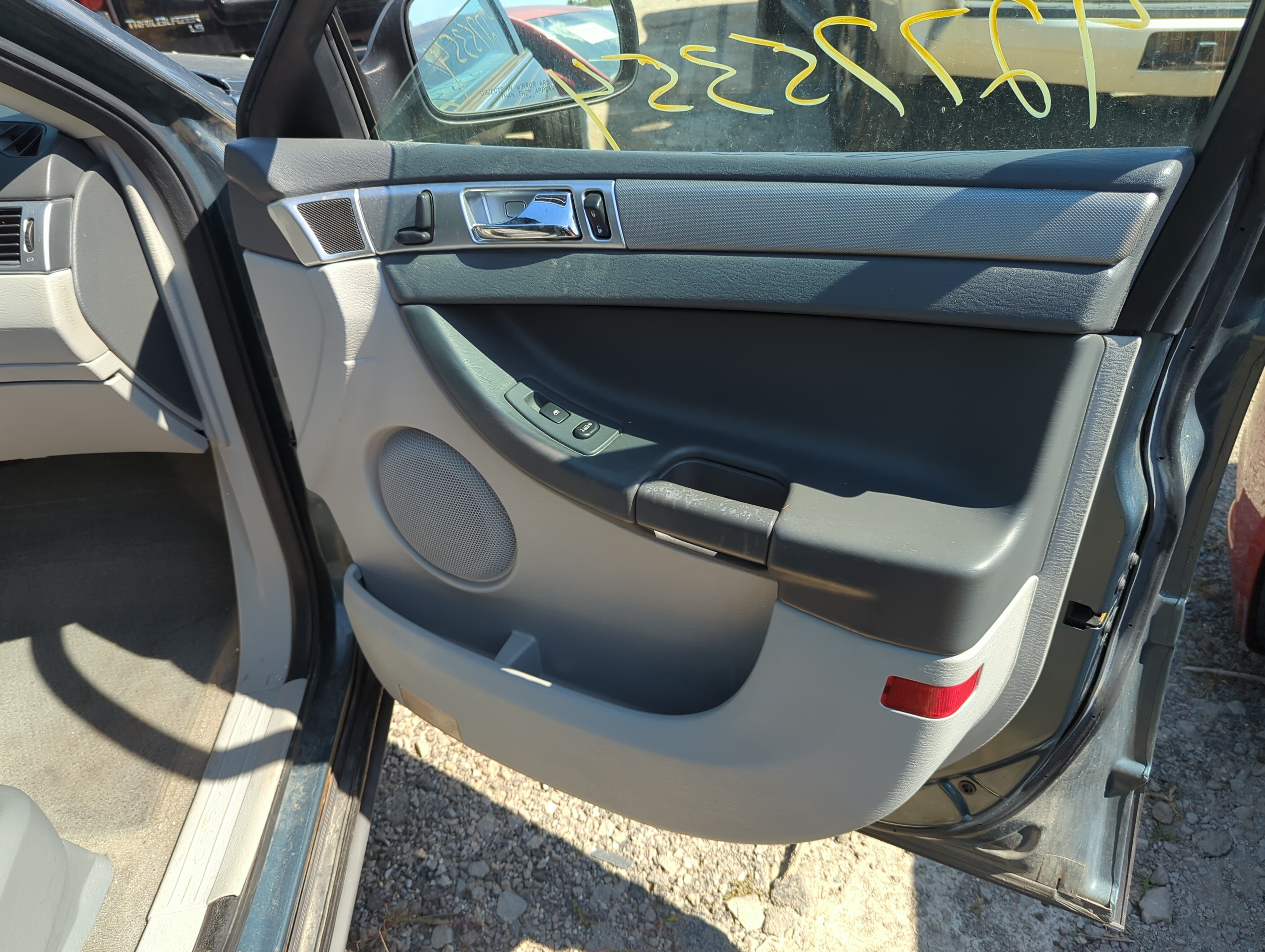 Picture of 2007 Chrysler Pacifica Front Right Passenger Interior Door Panel Trim 1156652