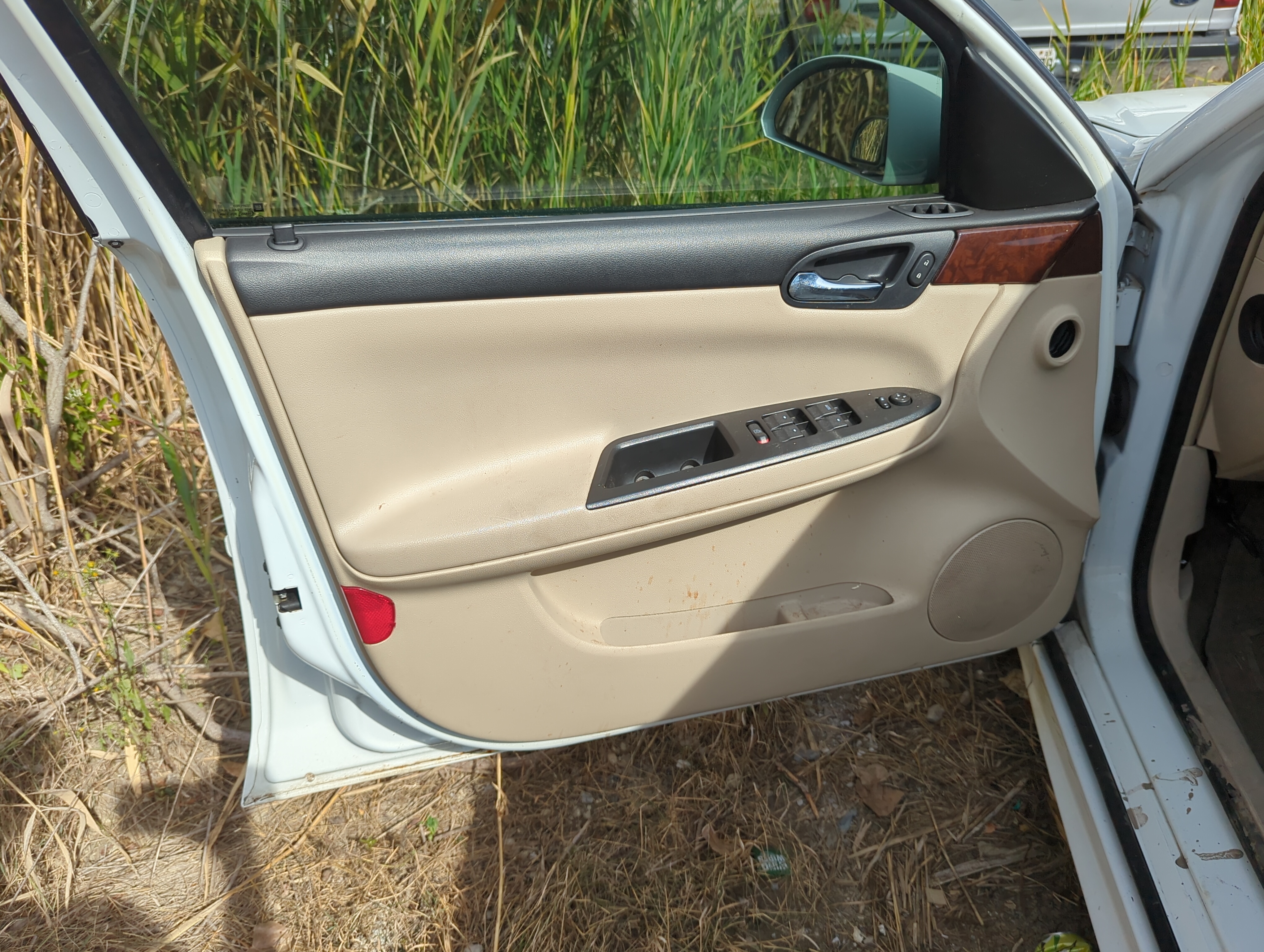 Picture of 2010 Chevrolet Impala Front Left Driver Interior Door Panel Trim 1156688