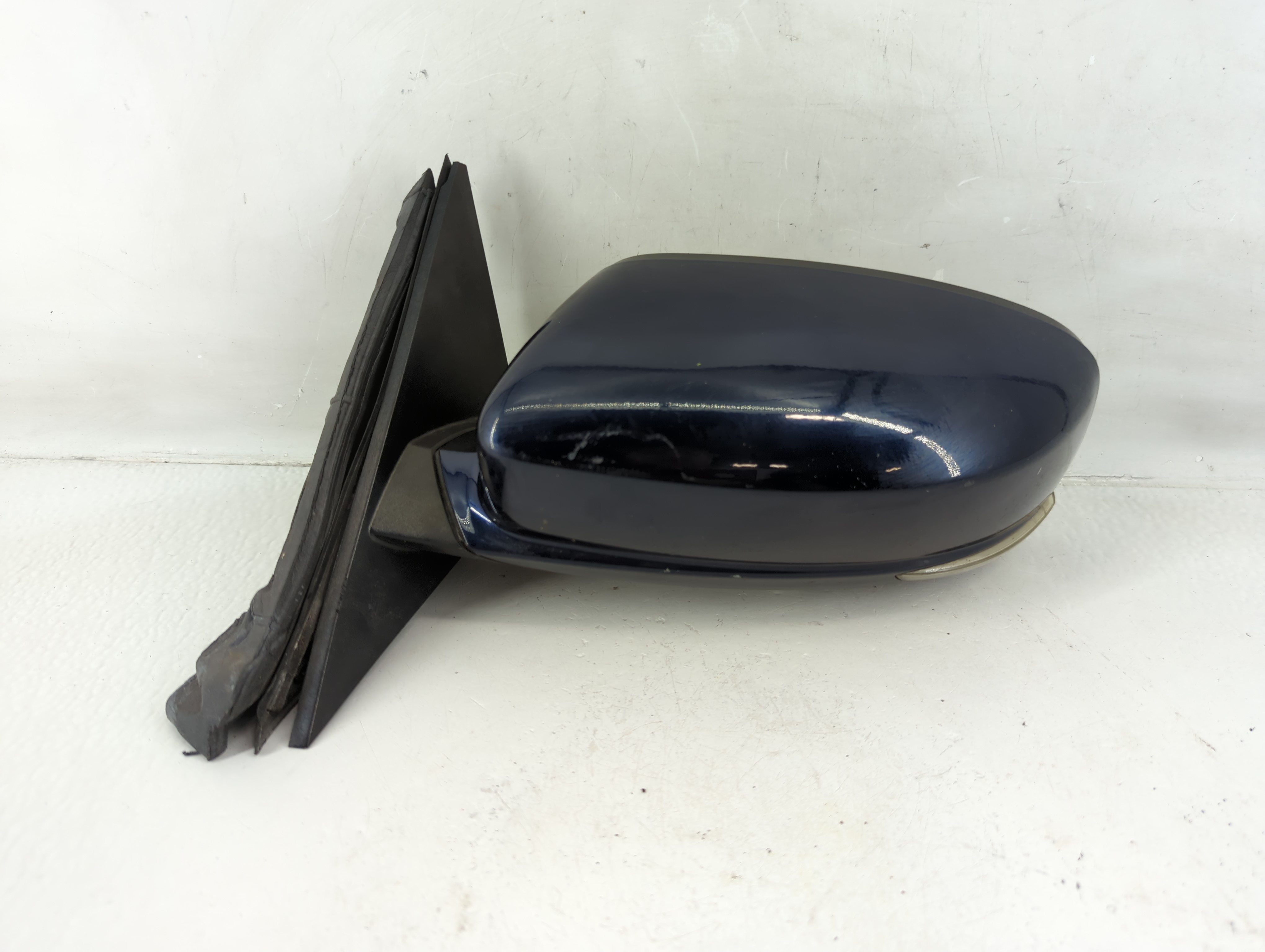 2011-2014 Chrysler 300 Driver Left Side View Power Door Mirror Blue 1156872 - Oemusedautoparts1.com