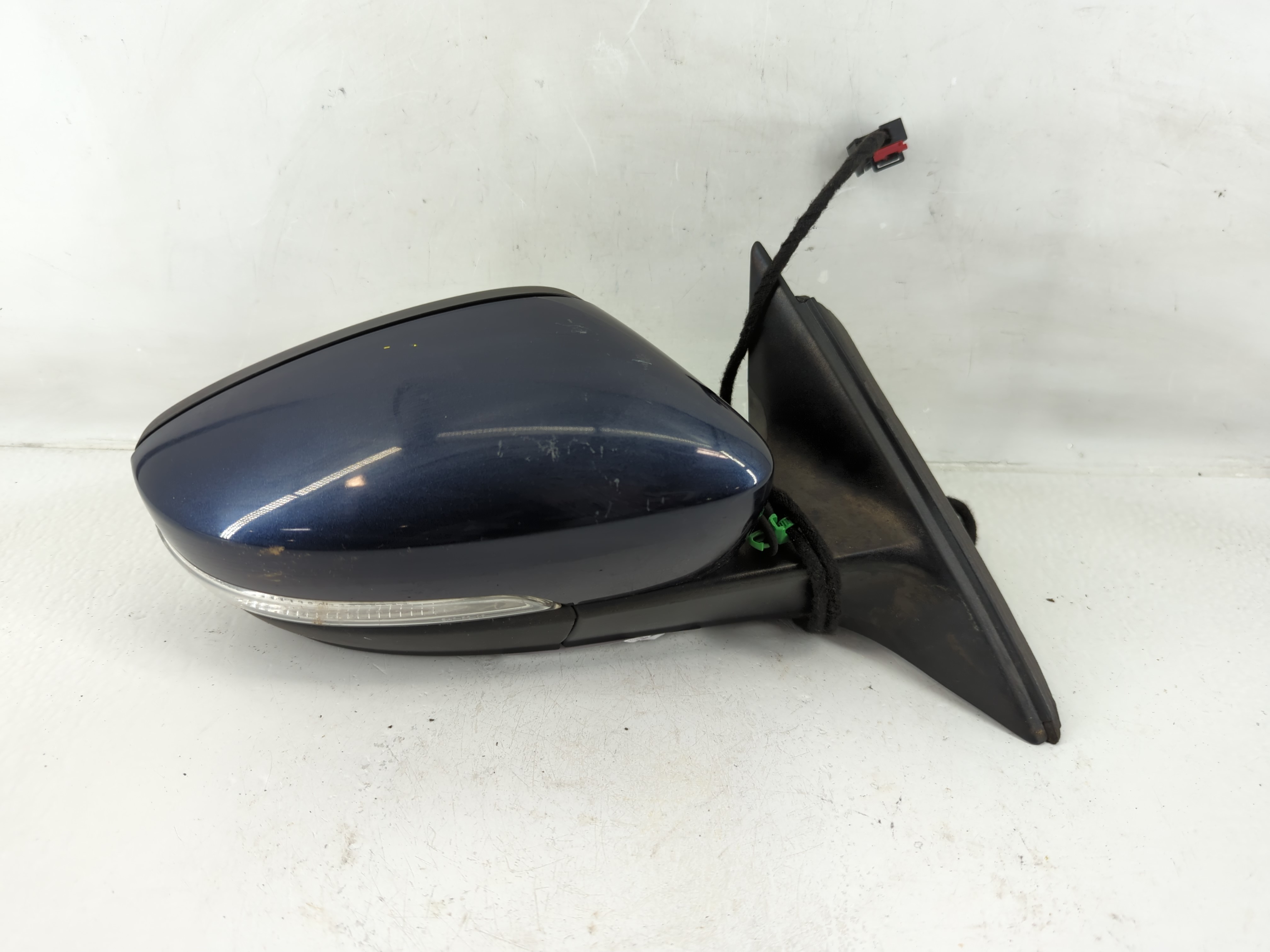 2013-2015 Volkswagen Passat Passenger Right Side View Power Door Mirror 1156935 - Oemusedautoparts1.com