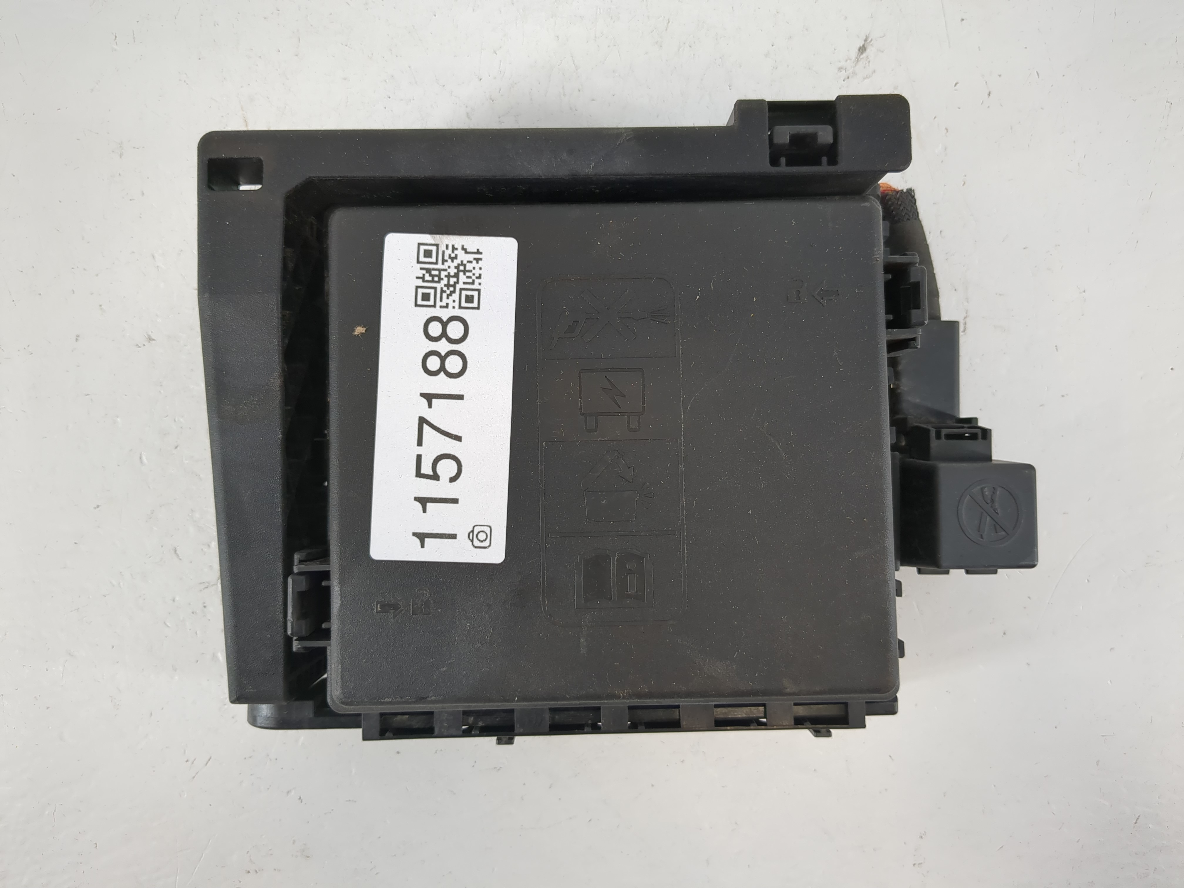 Picture of 2017-2017 Gmc Acadia Fusebox Fuse Box Relay Module 84003373 1157188