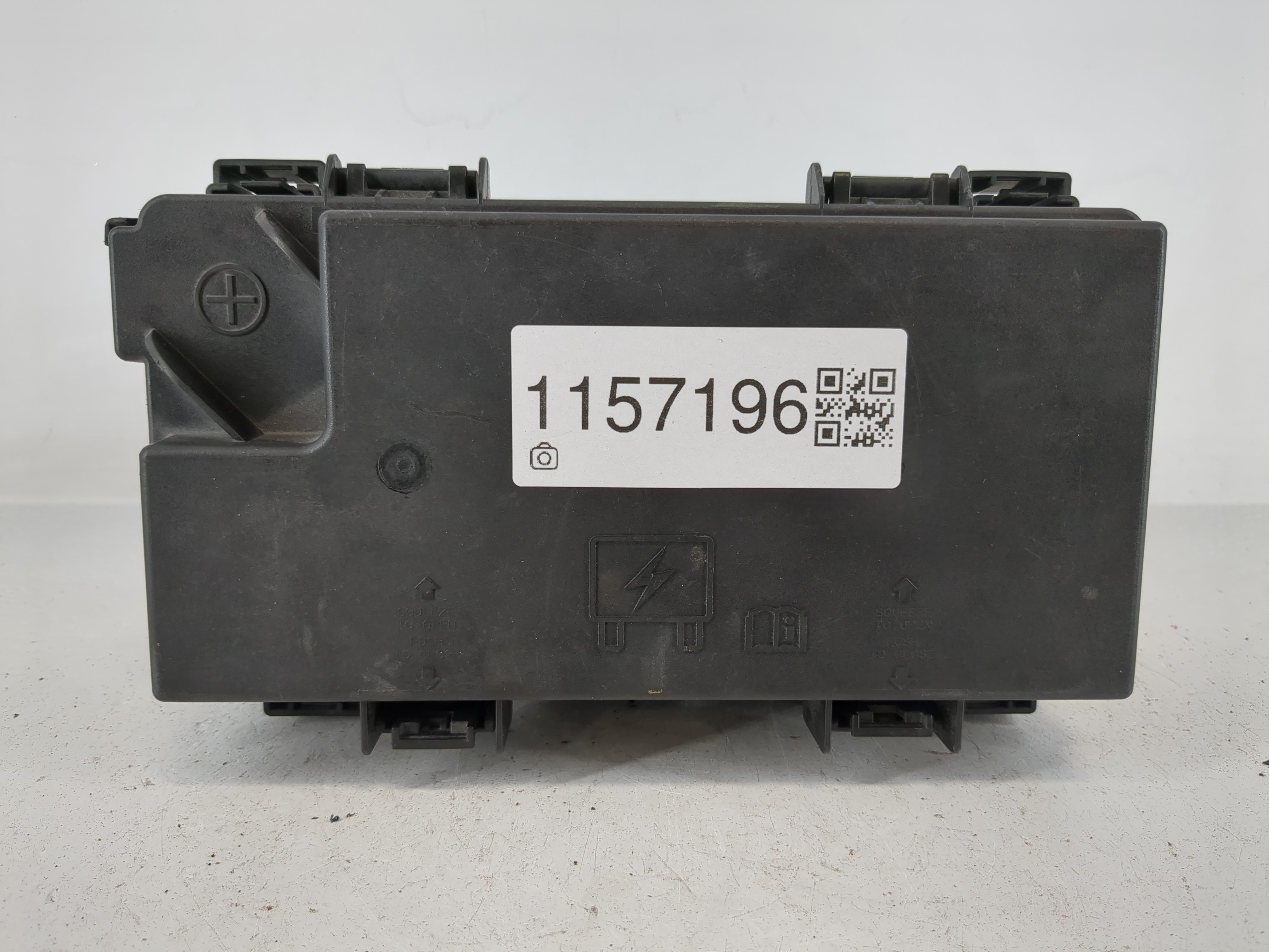 2010-2010 Jeep Liberty Fusebox Fuse Box Relay Module Tipm Ka228212g8 1157196 - Oemusedautoparts1.com