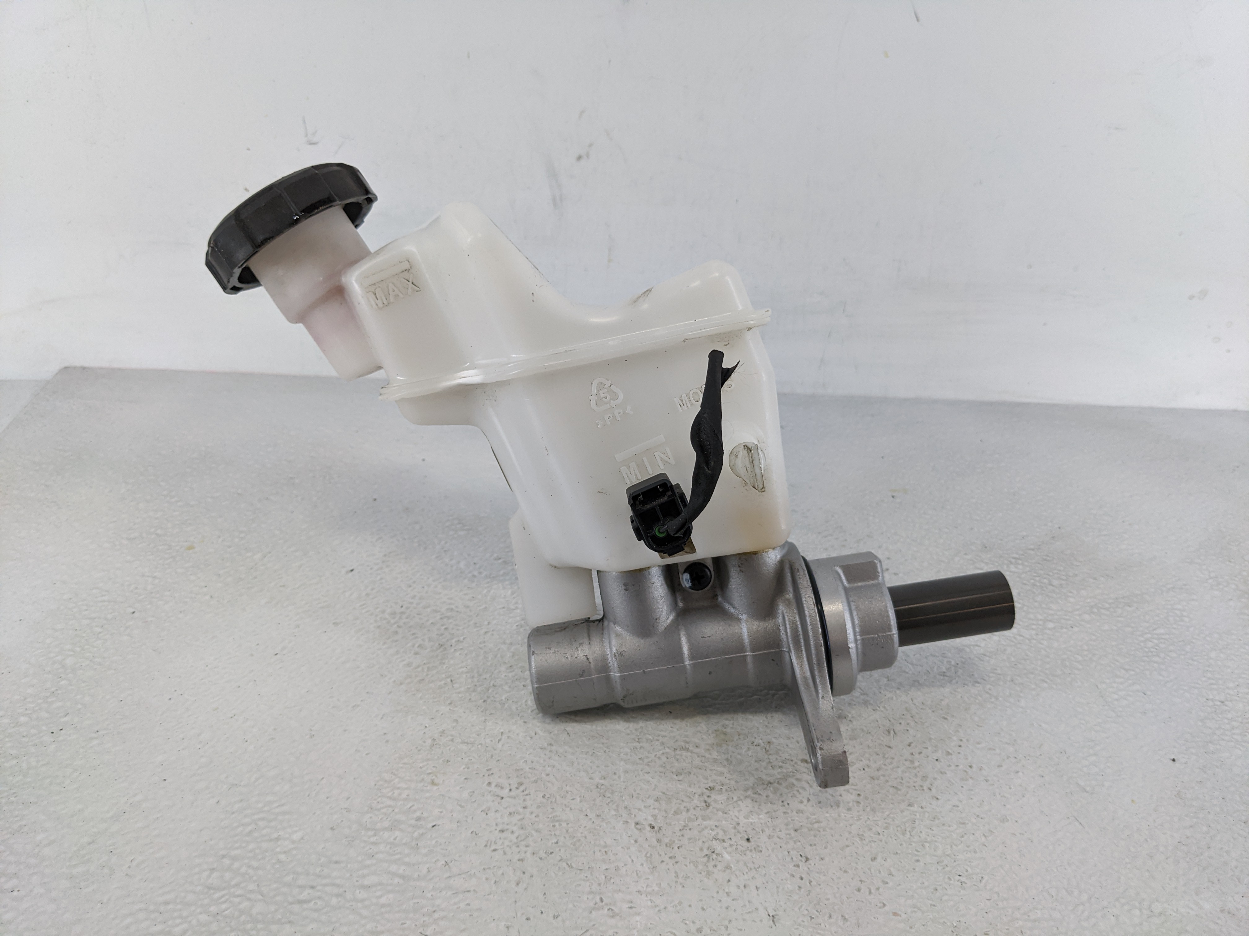 Picture of 2021-2021 Kia K5 Brake Master Cylinder 1157264