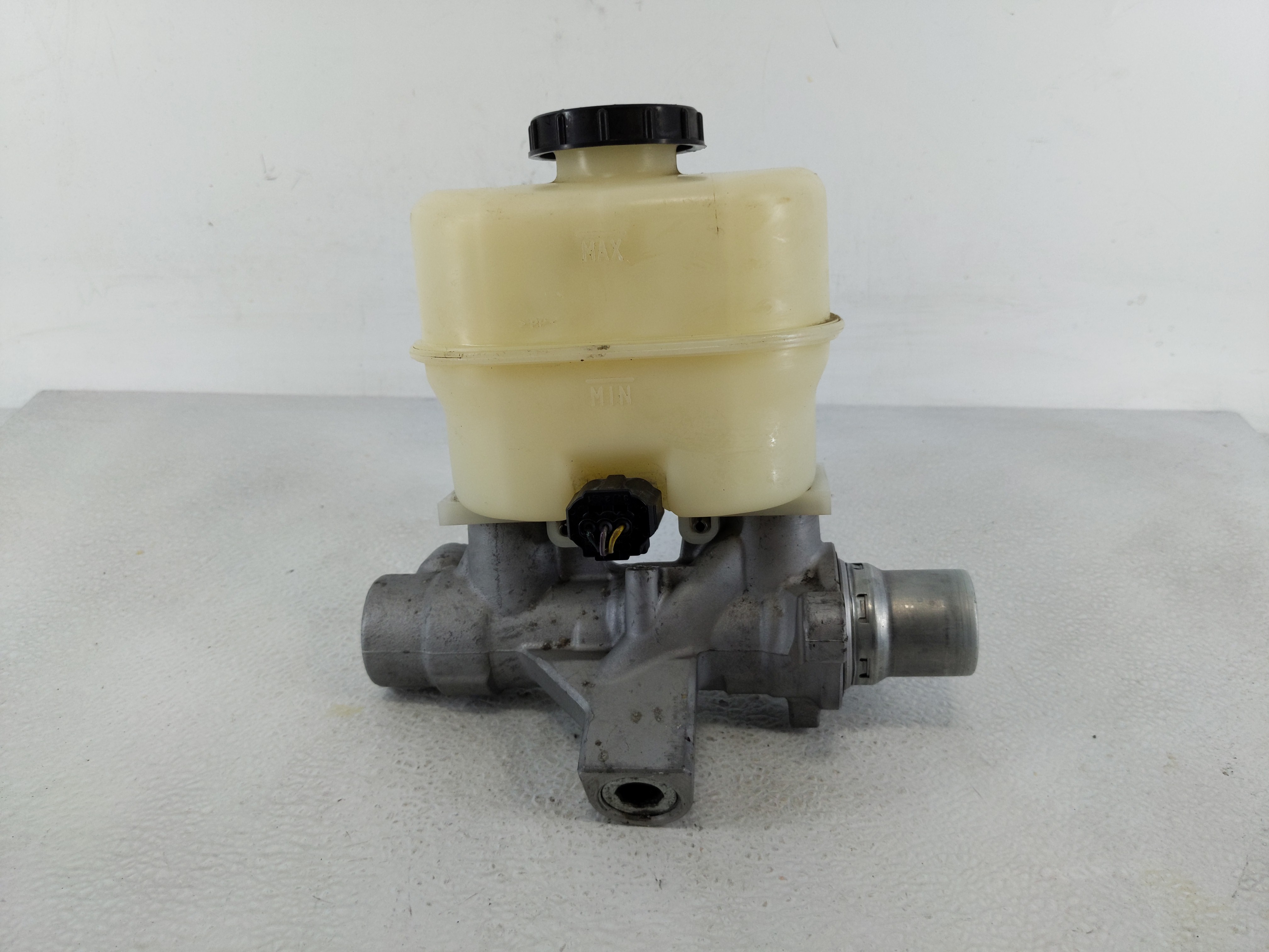 2011-2013 Ford F-150 Brake Master Cylinder 1157265 - Oemusedautoparts1.com
