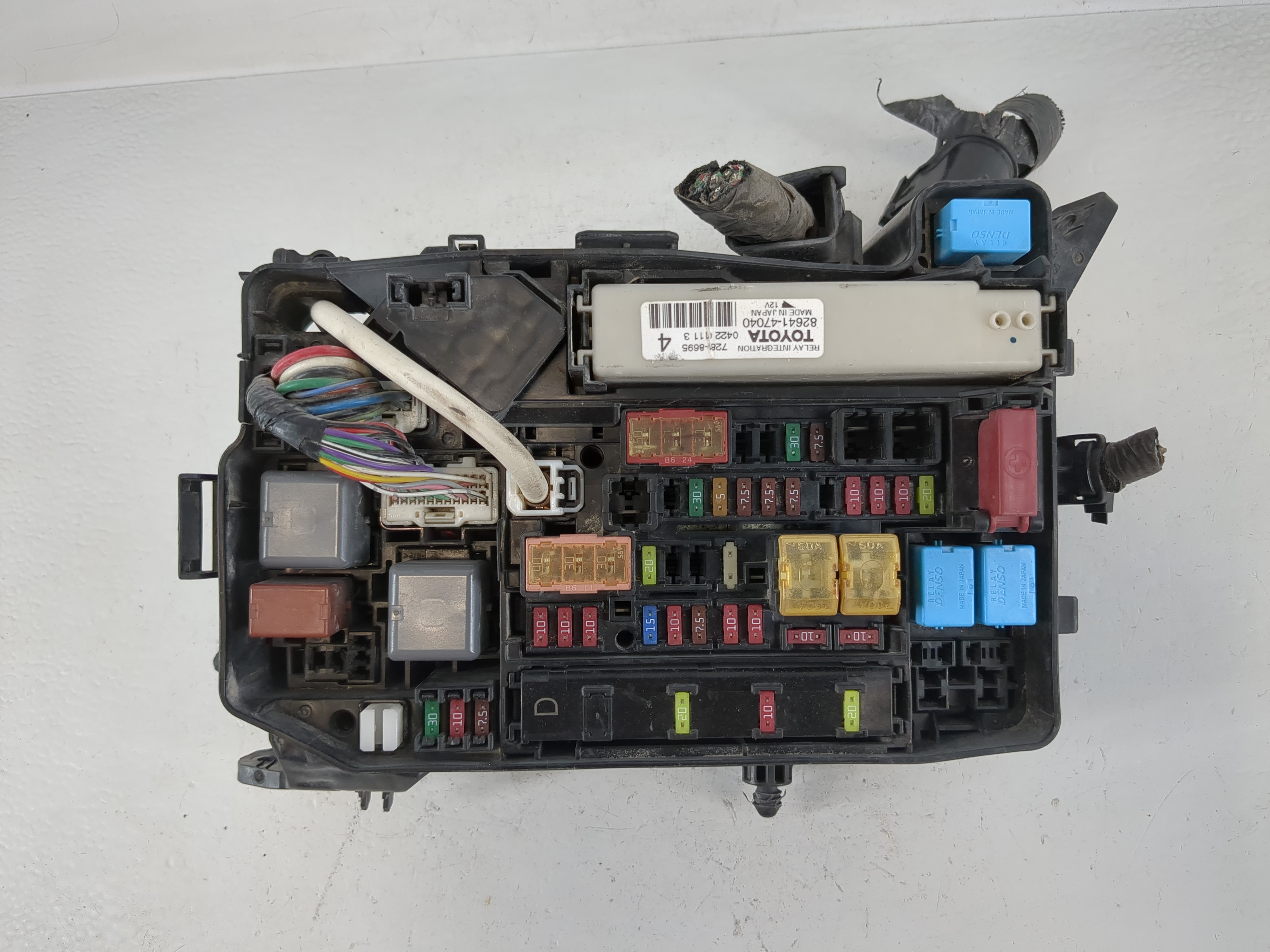 Picture of 2010-2011 Toyota Prius Fusebox Fuse Box Relay Module 82641-47040 1157318