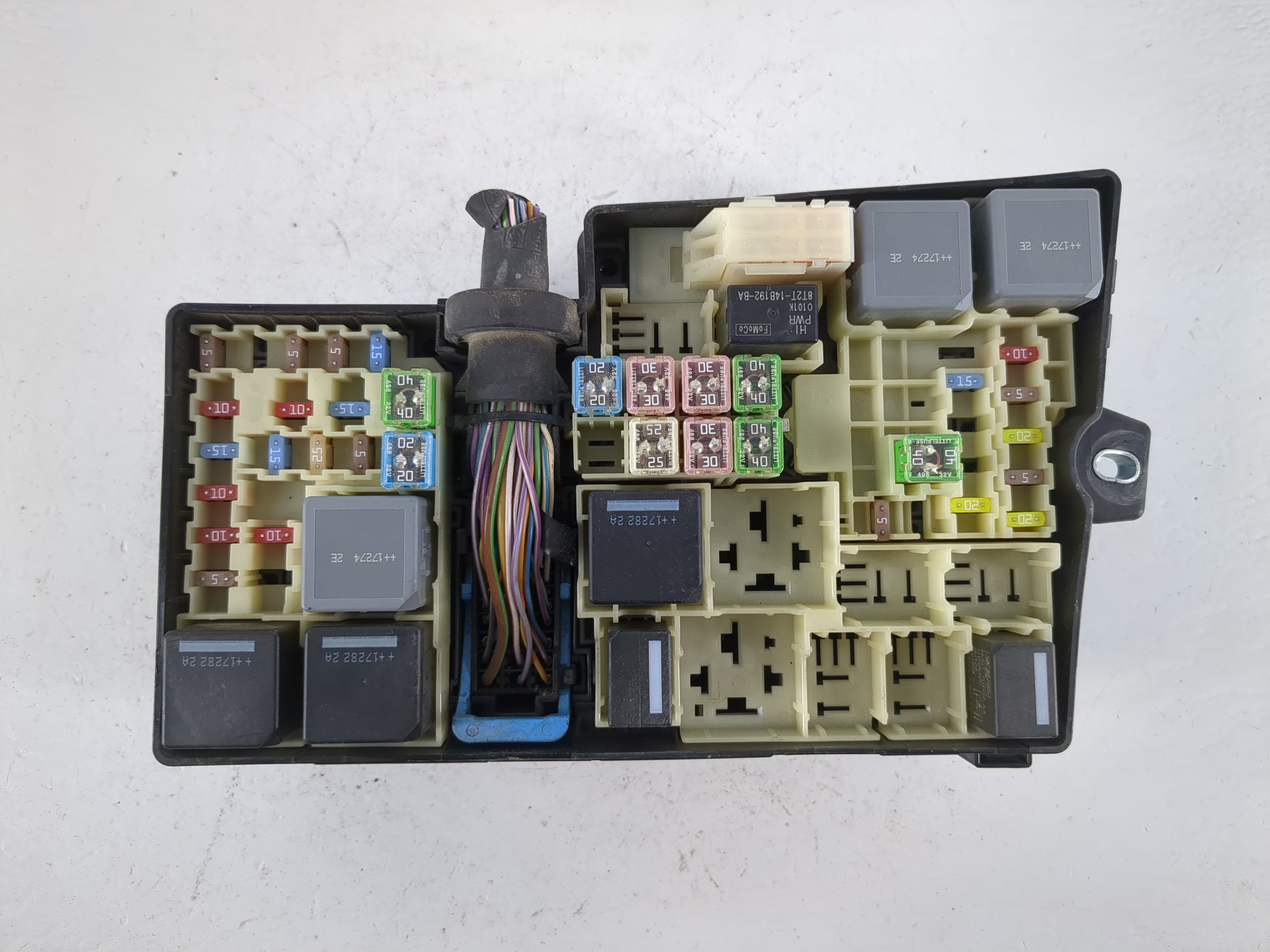 Picture of 2018-2018 Ford Escape Fusebox Fuse Box Relay Module Av6t-14a067-ad 1157325